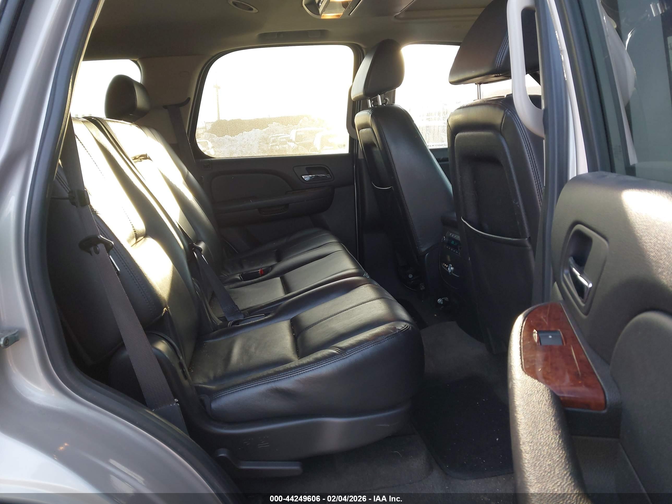 CHEVROLET TAHOE image 8