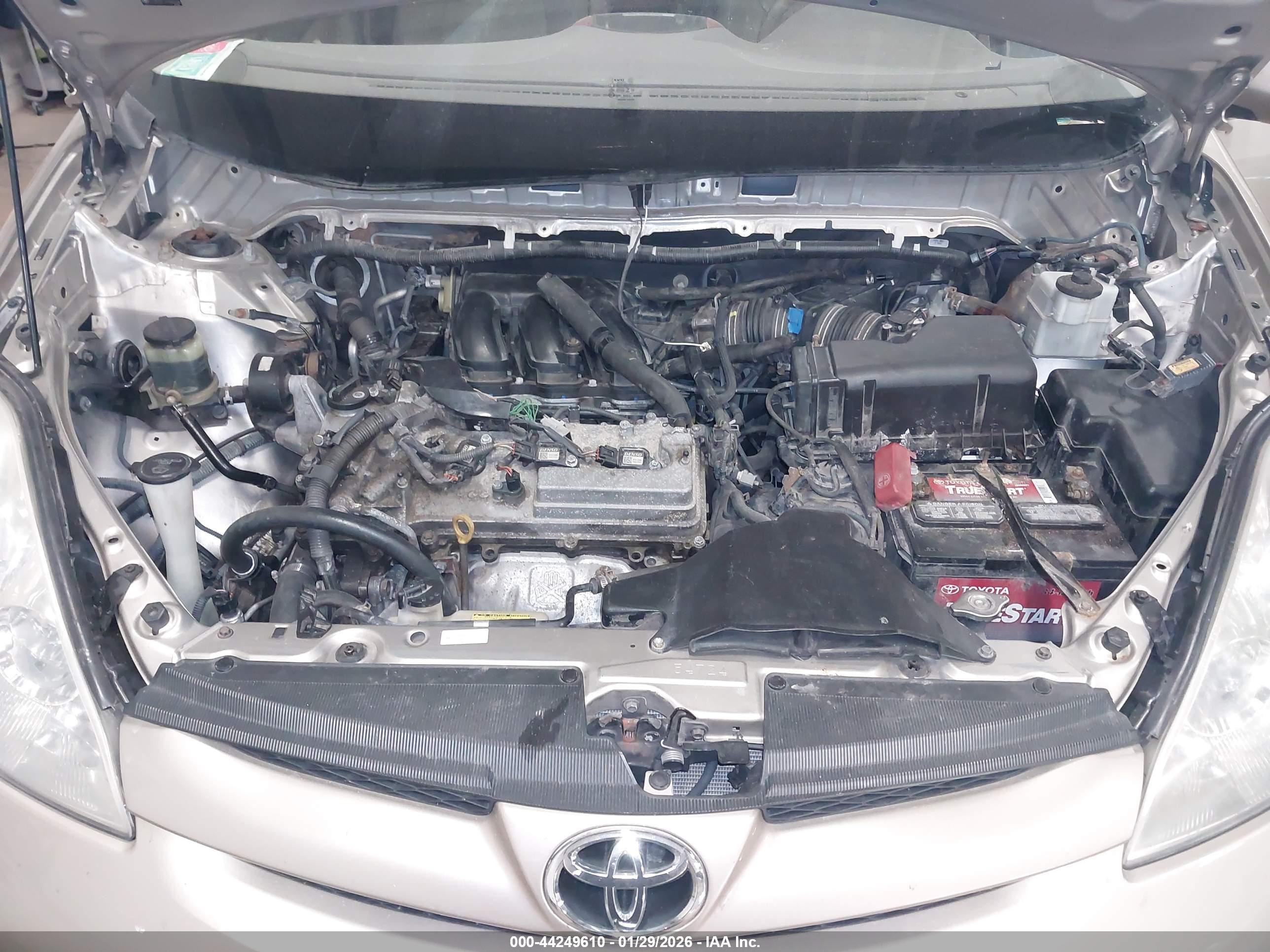 TOYOTA SIENNA image 10