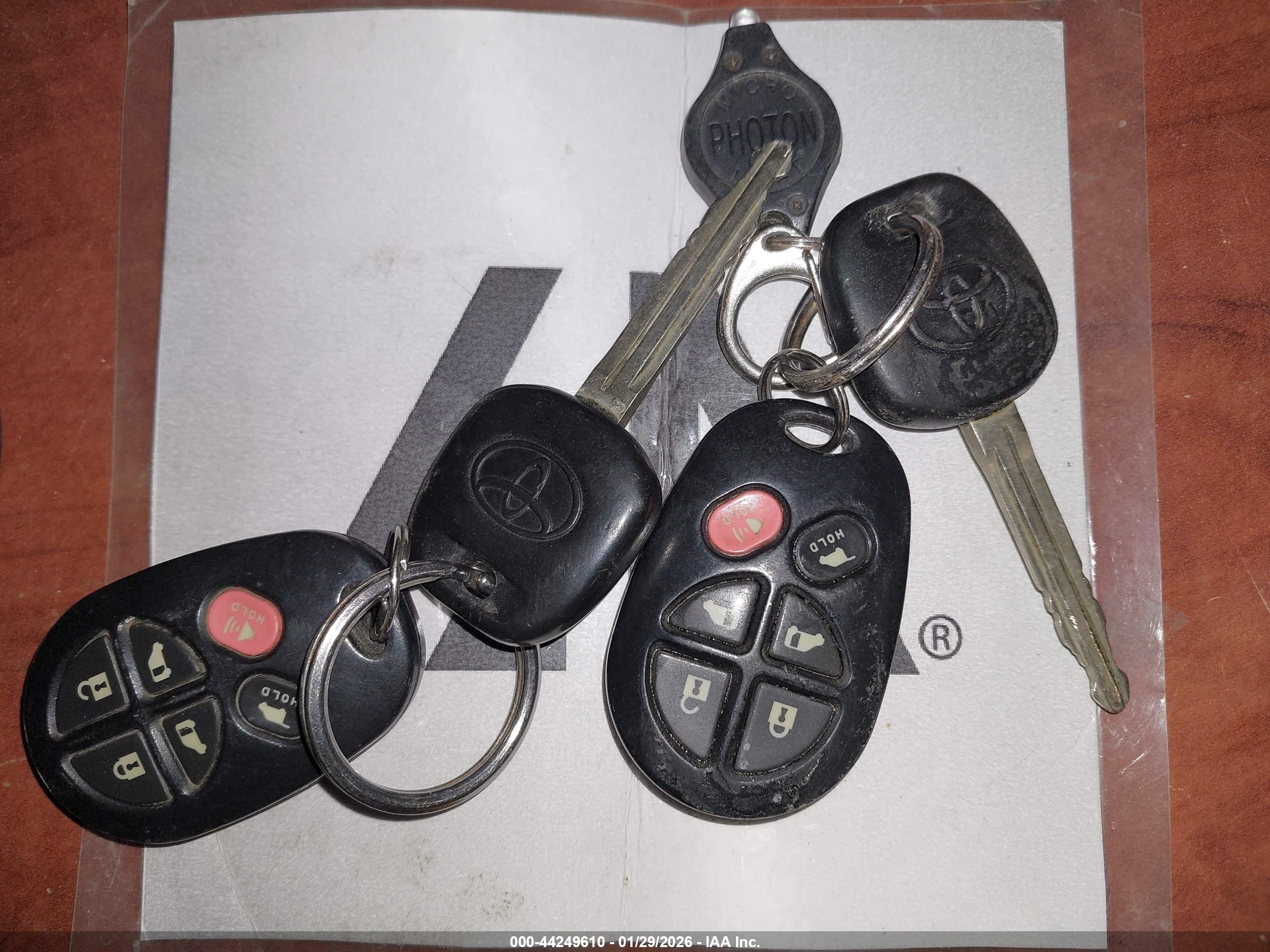 TOYOTA SIENNA image 11