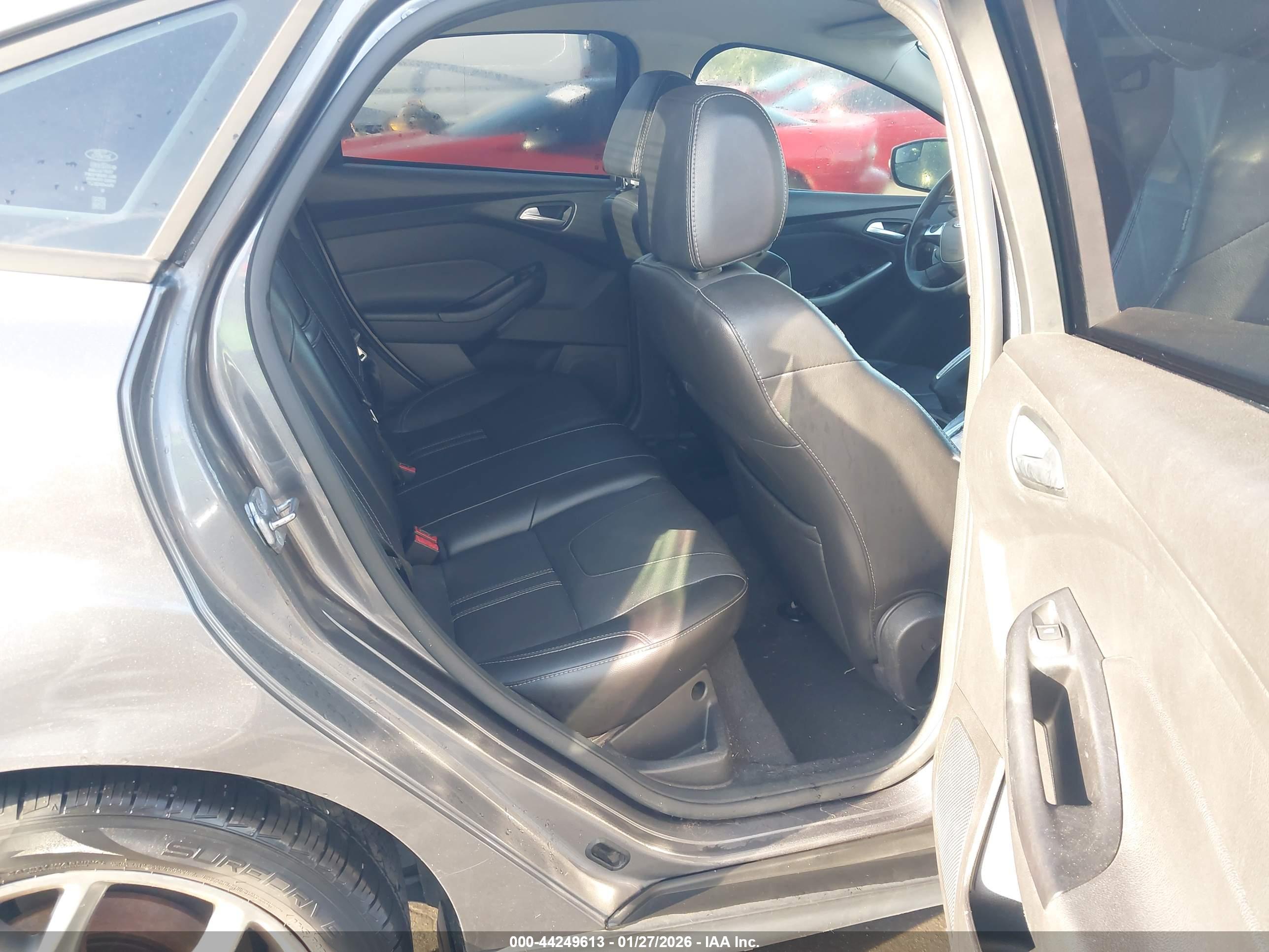 FORD FOCUS image 8