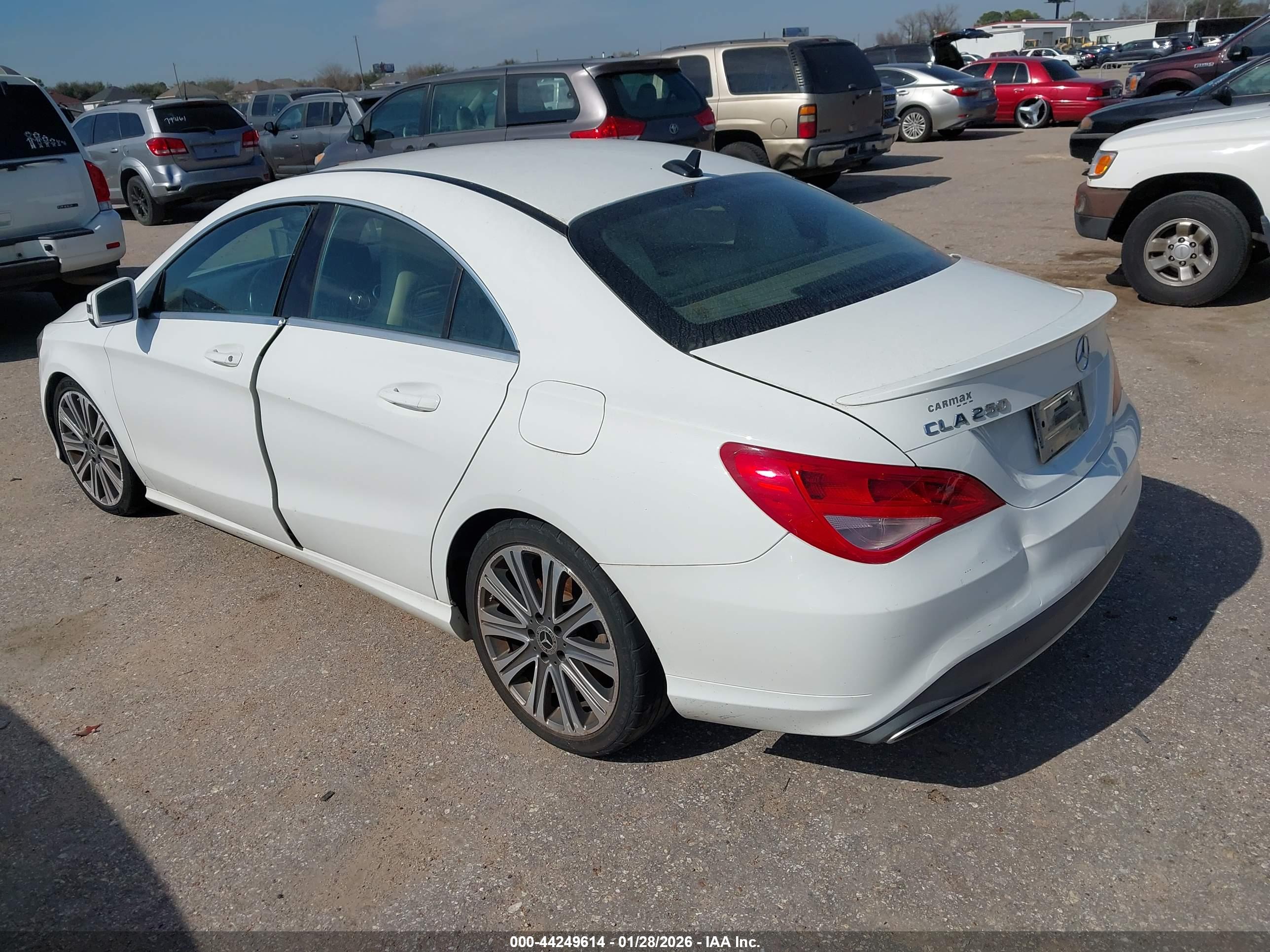 MERCEDES-BENZ CLA image 3