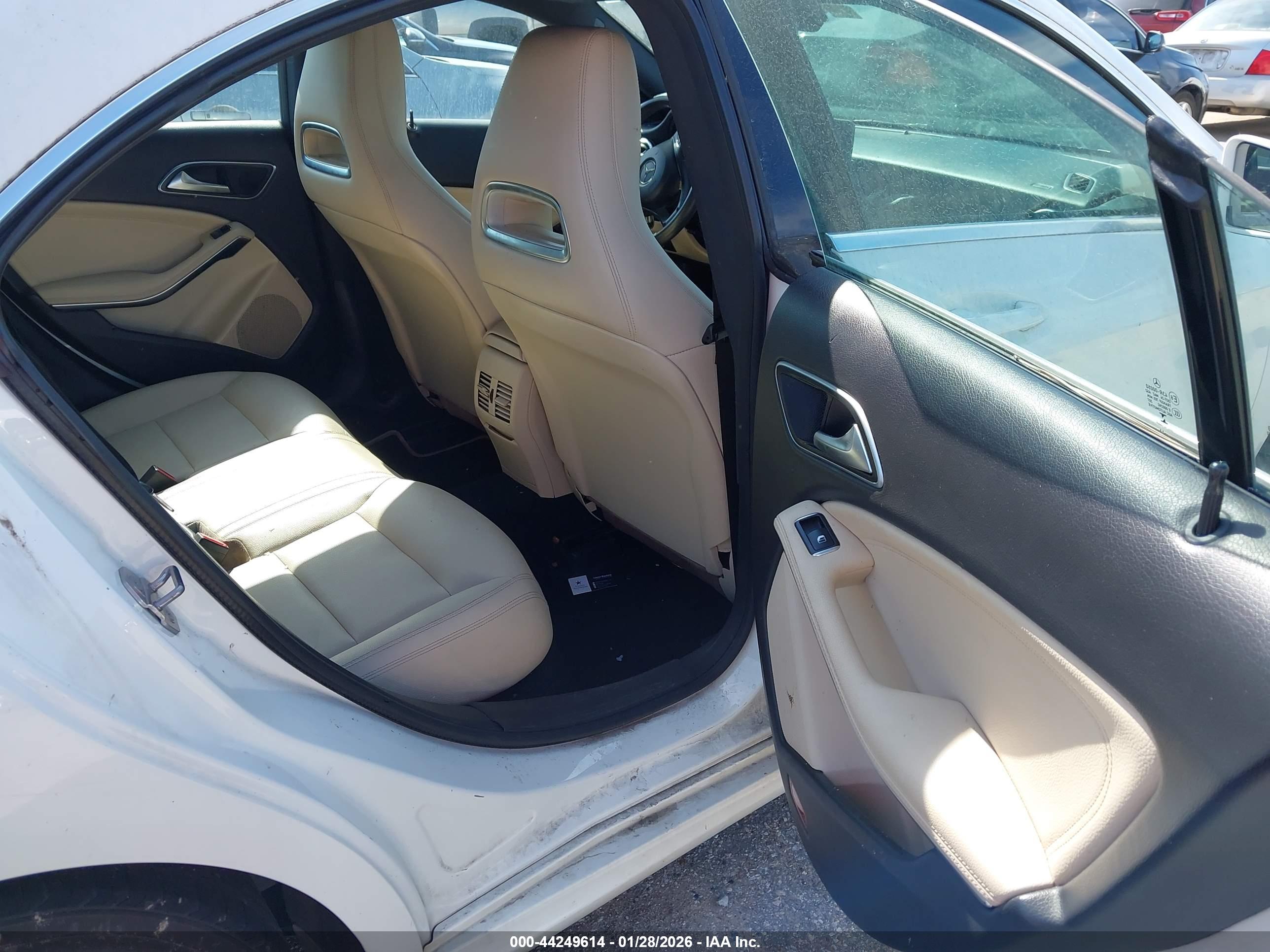 MERCEDES-BENZ CLA image 8