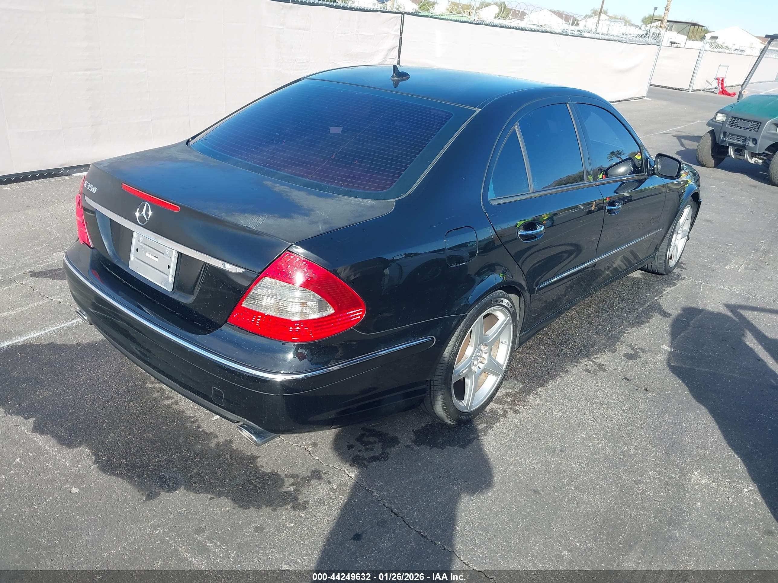 MERCEDES-BENZ E image 4