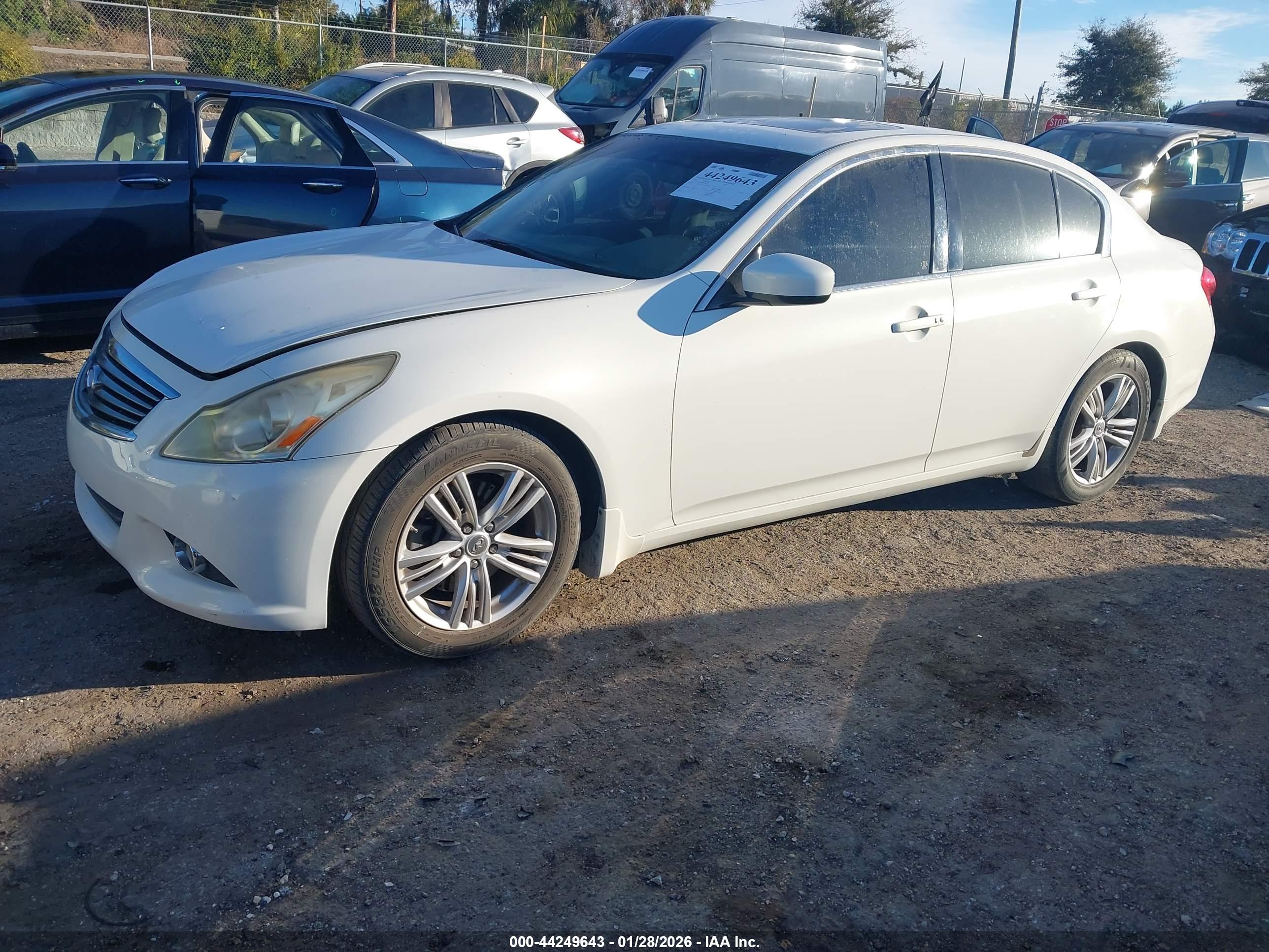 INFINITI G37 image 2