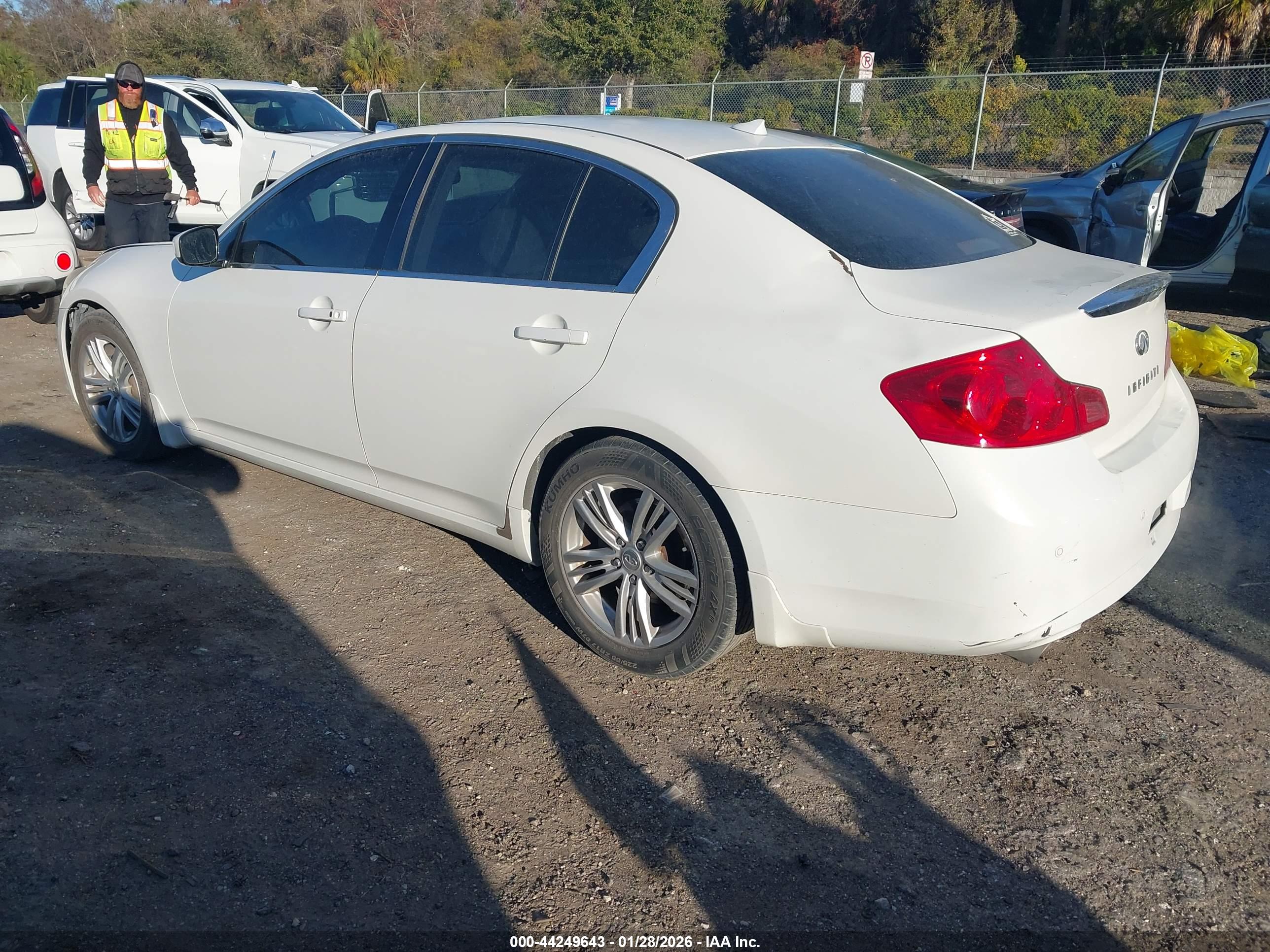 INFINITI G37 image 3