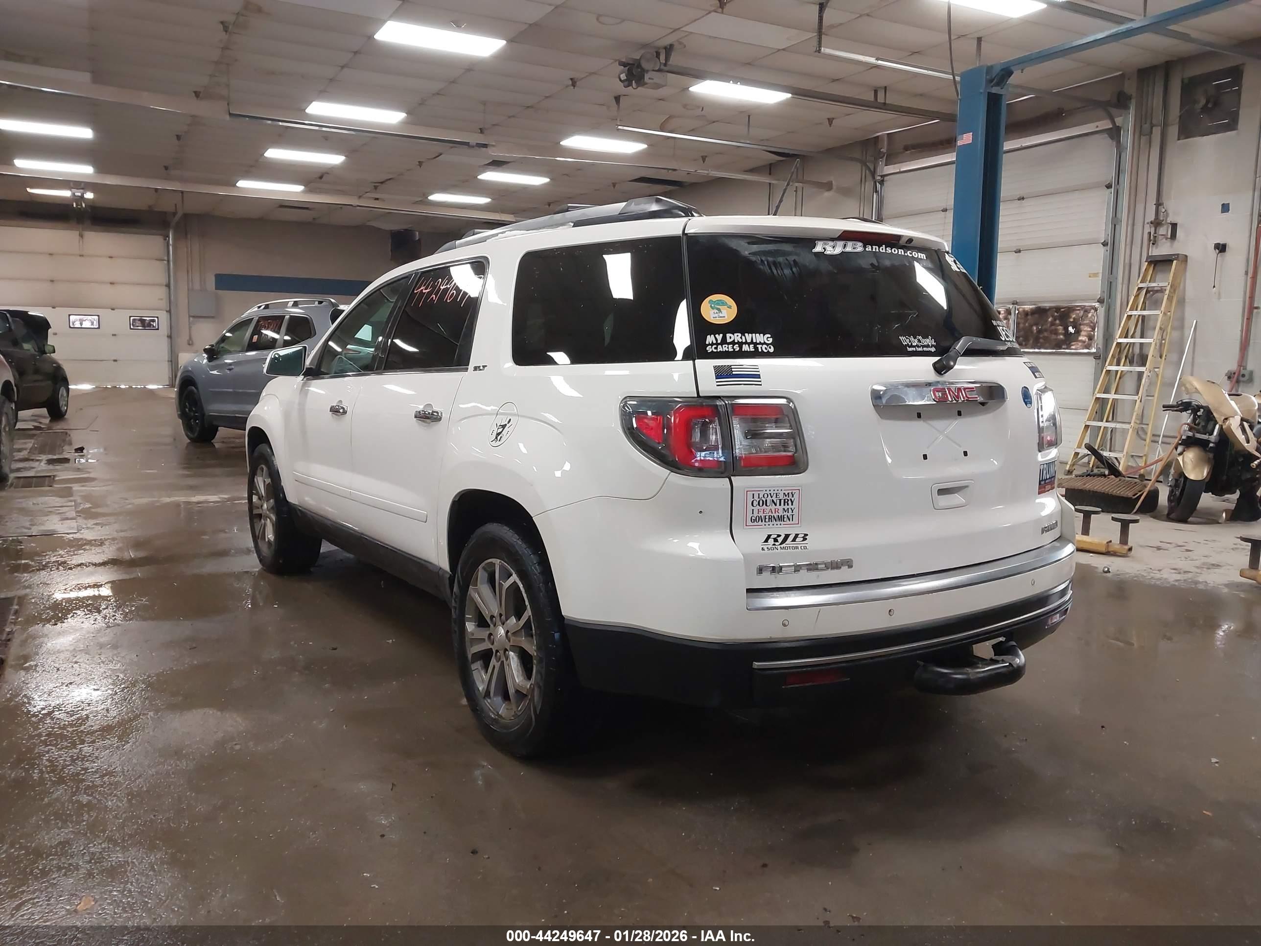 GMC ACADIA image 3
