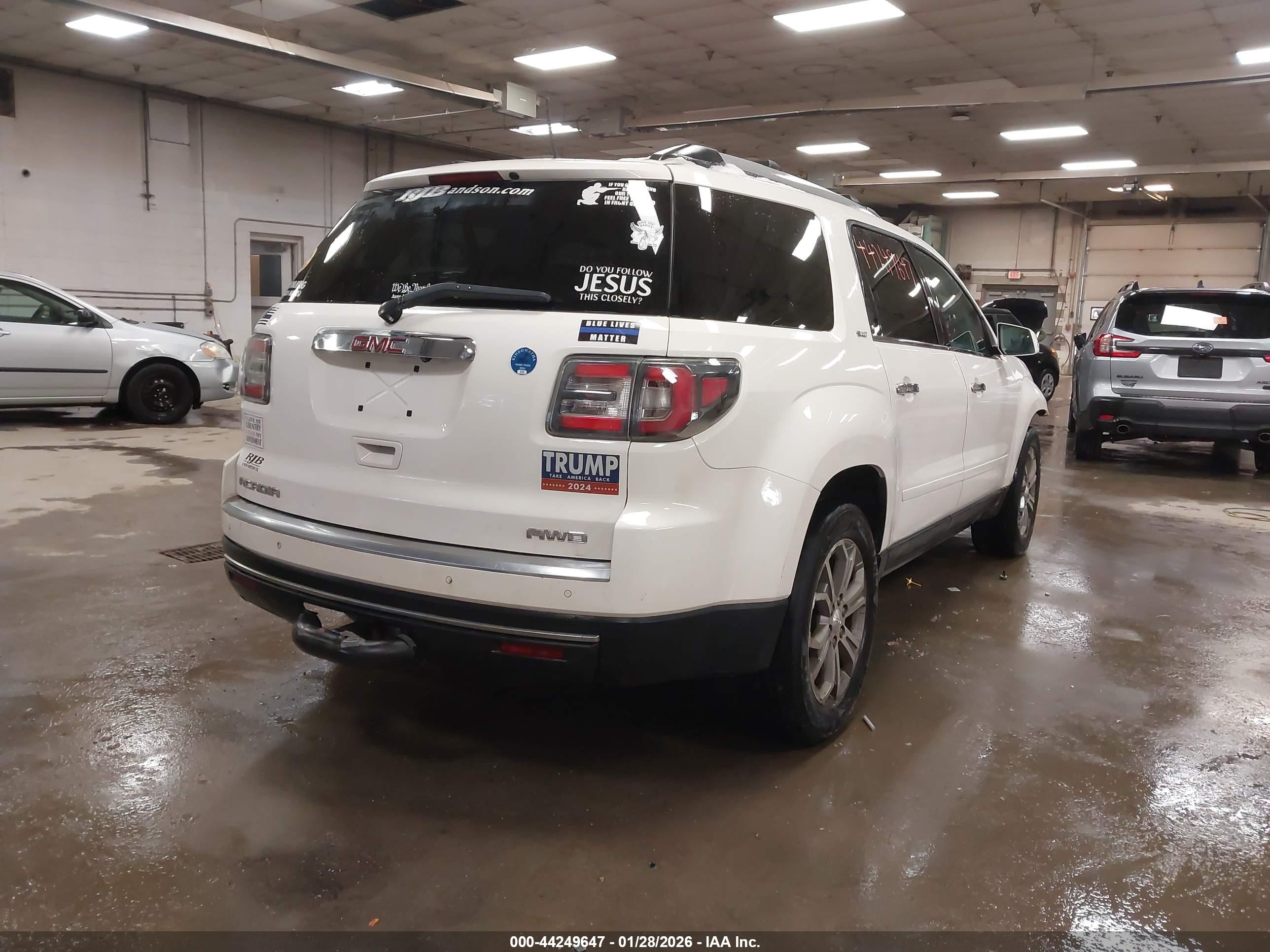 GMC ACADIA image 4