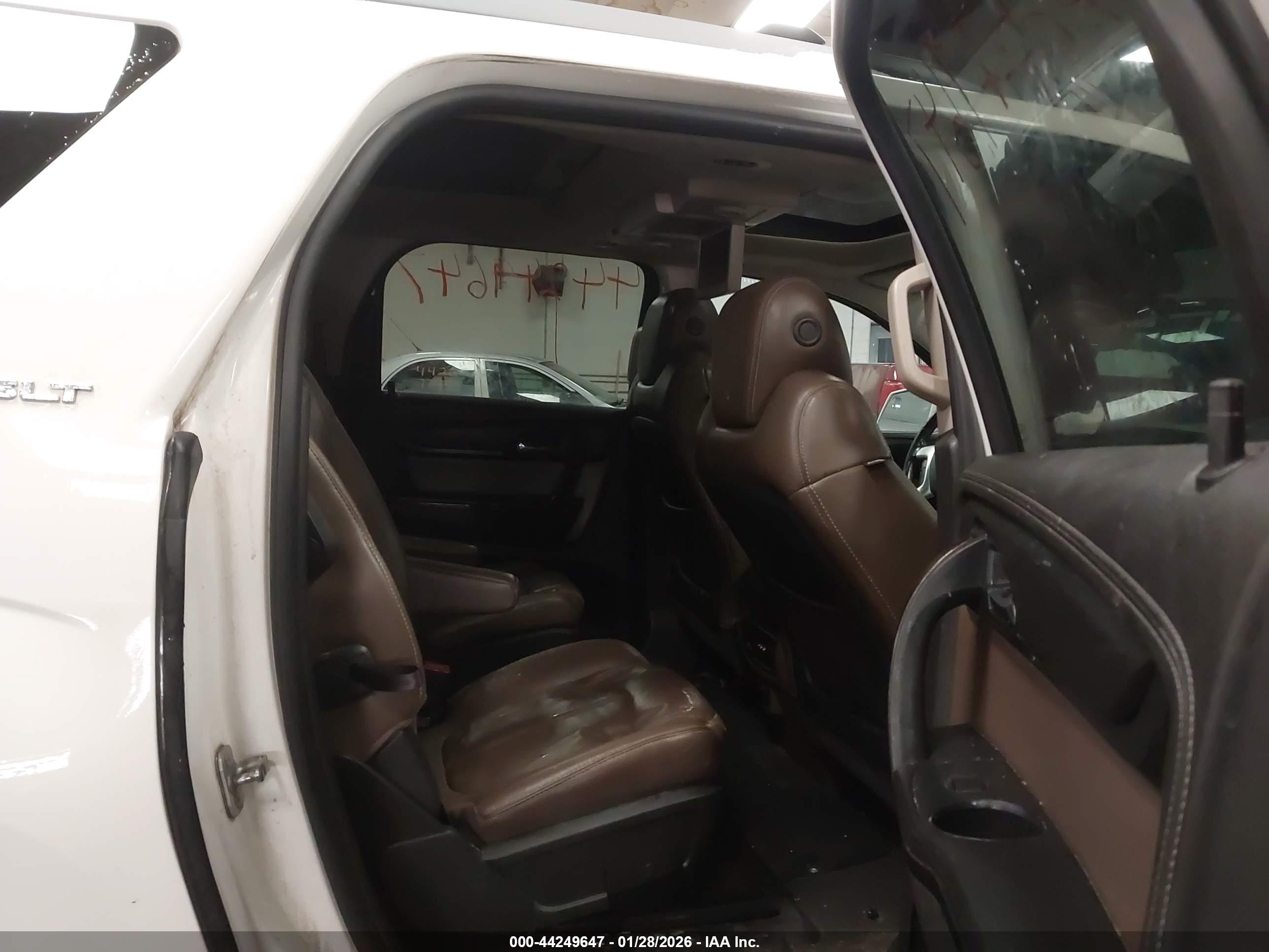 GMC ACADIA image 8