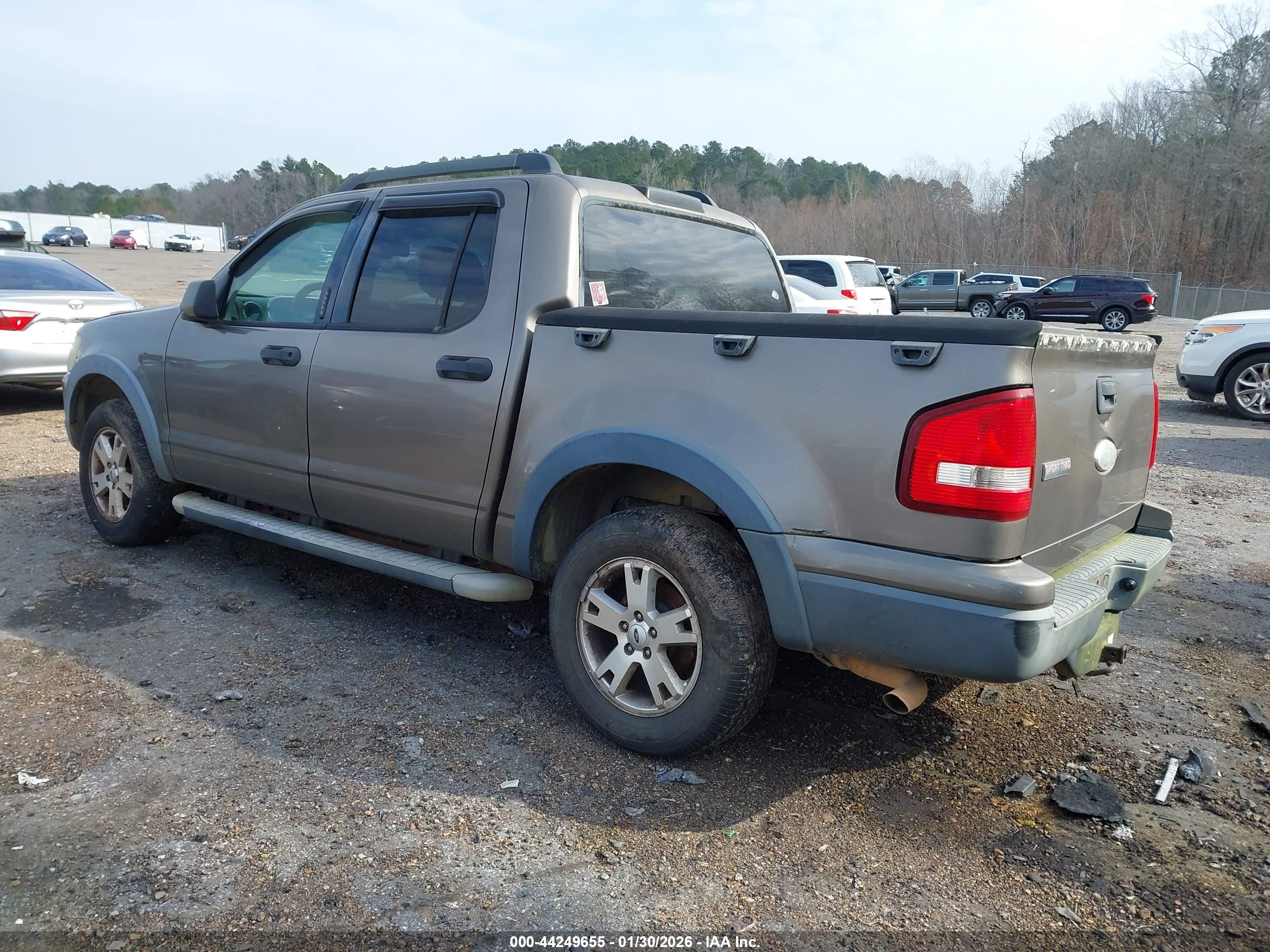 FORD EXPLORER image 3