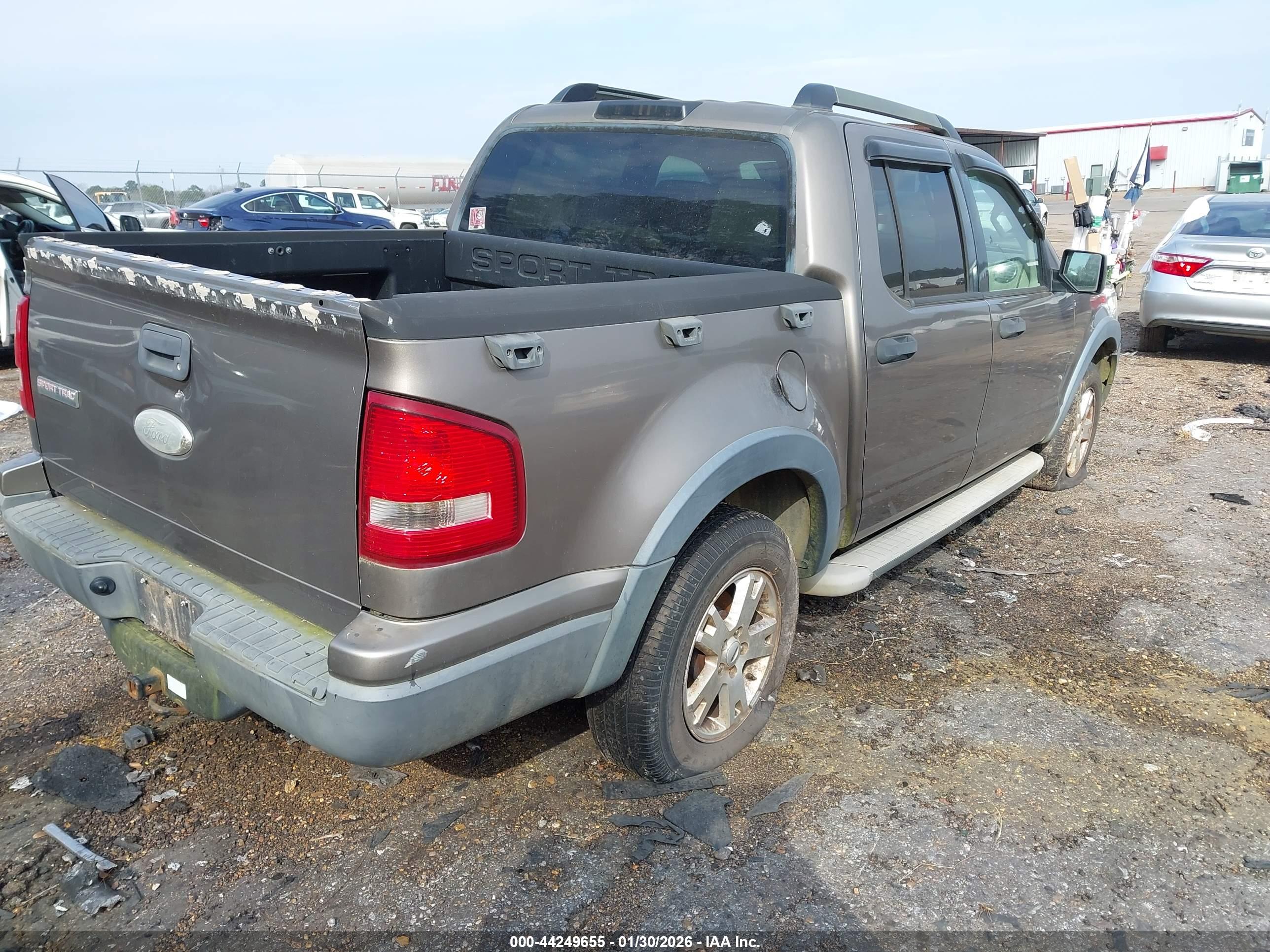 FORD EXPLORER image 4