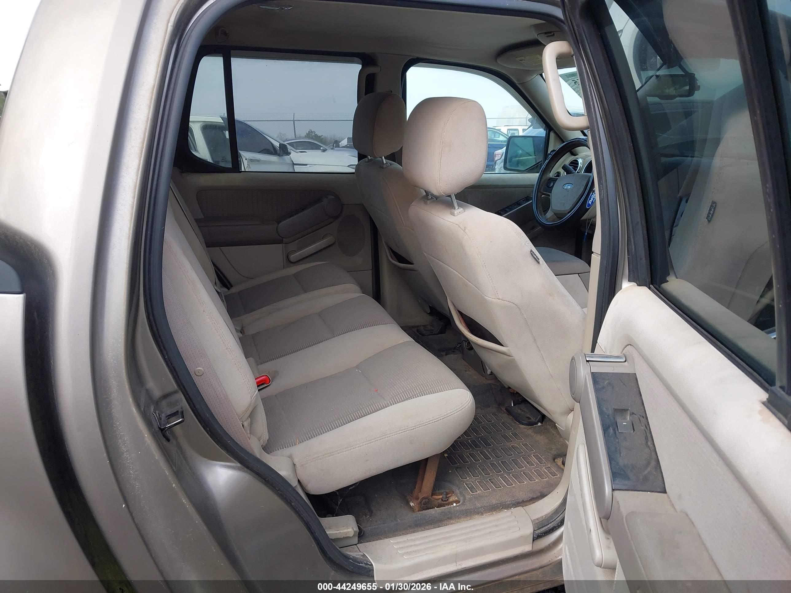 FORD EXPLORER image 8