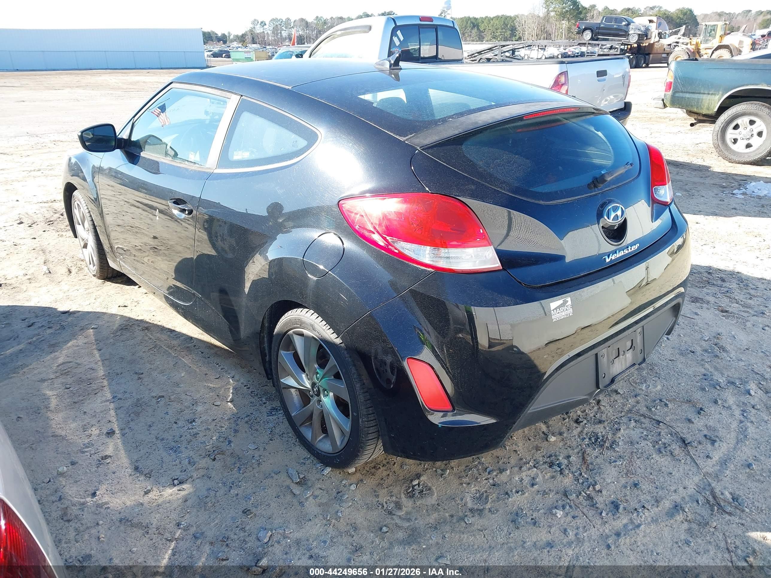 HYUNDAI VELOSTER image 3