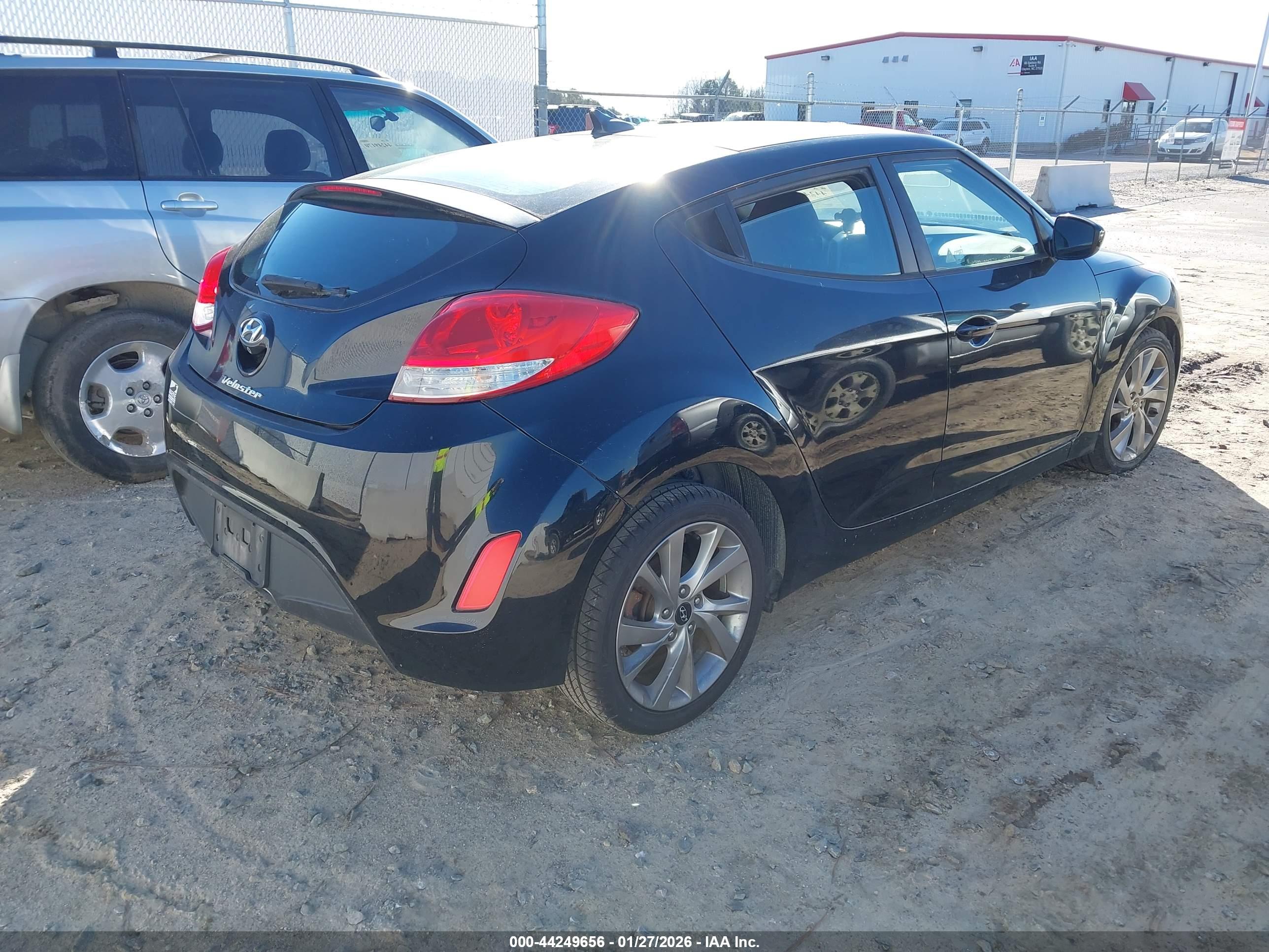 HYUNDAI VELOSTER image 4