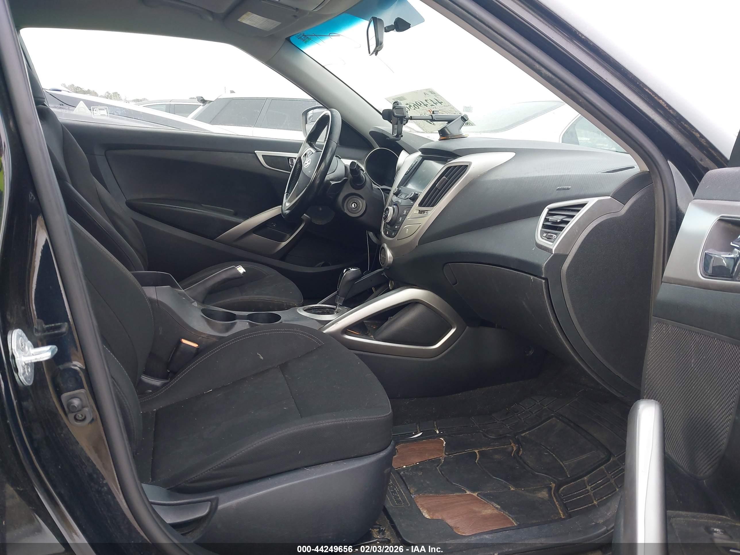 HYUNDAI VELOSTER image 5