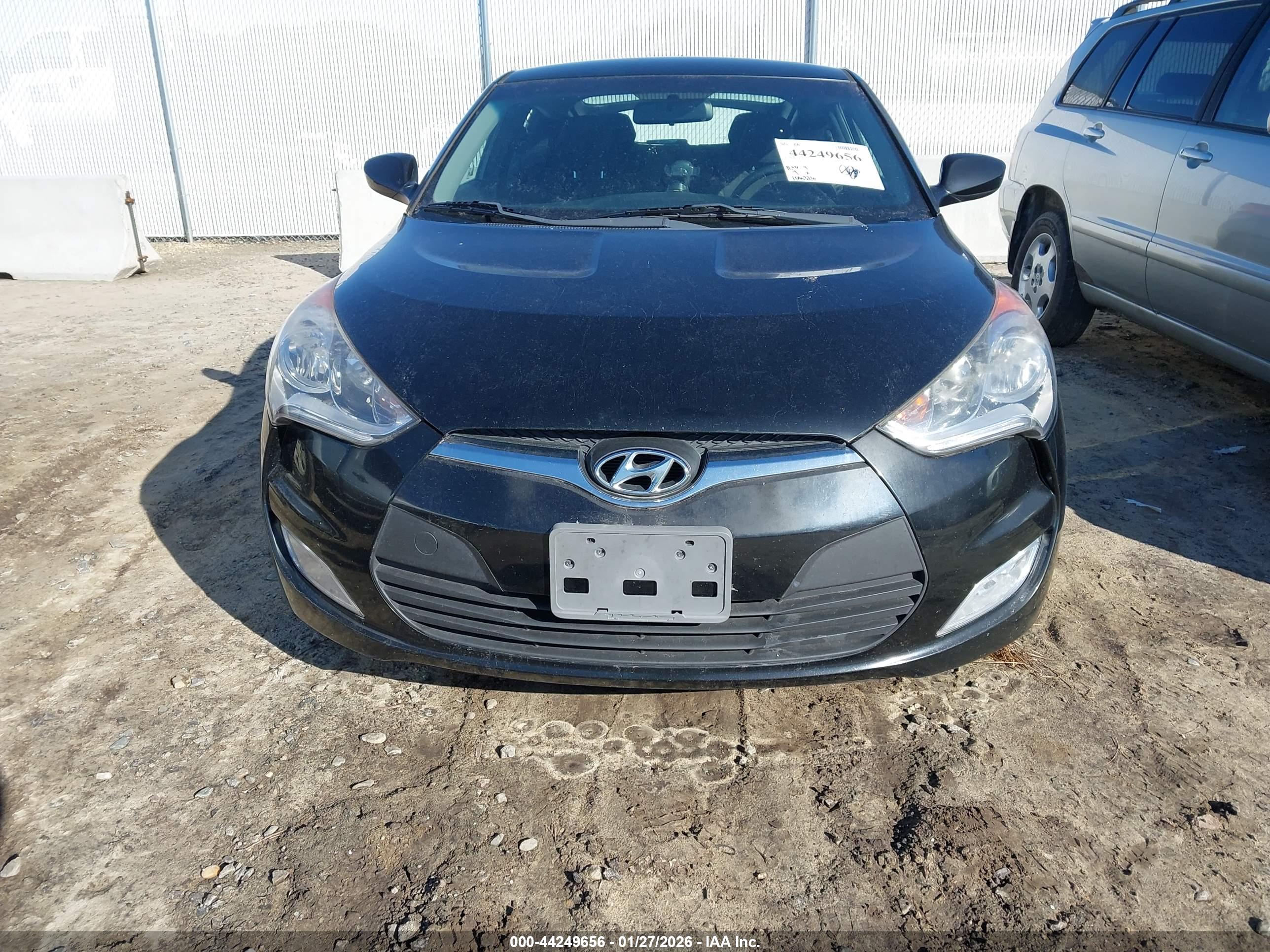 HYUNDAI VELOSTER image 6