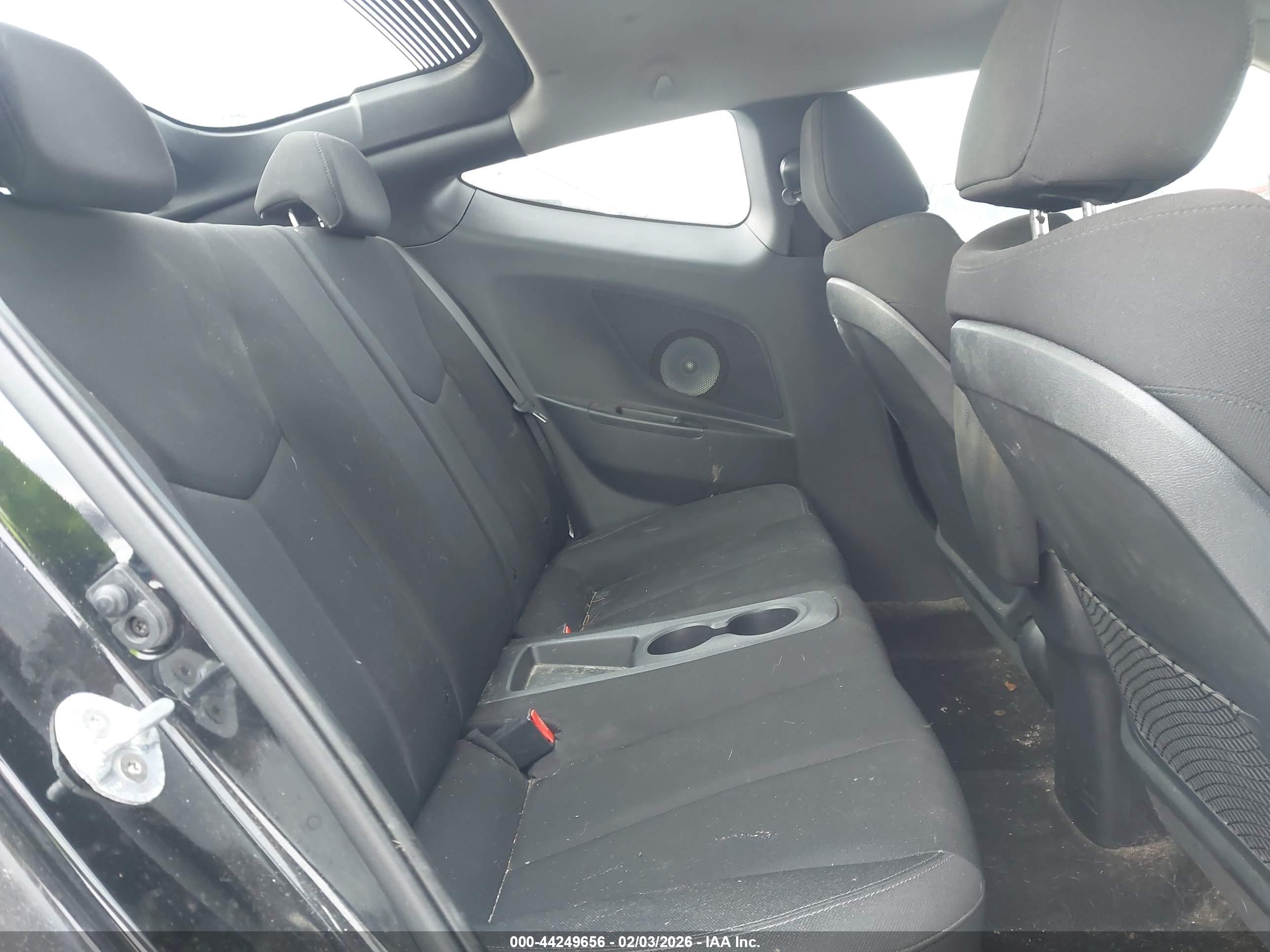 HYUNDAI VELOSTER image 8