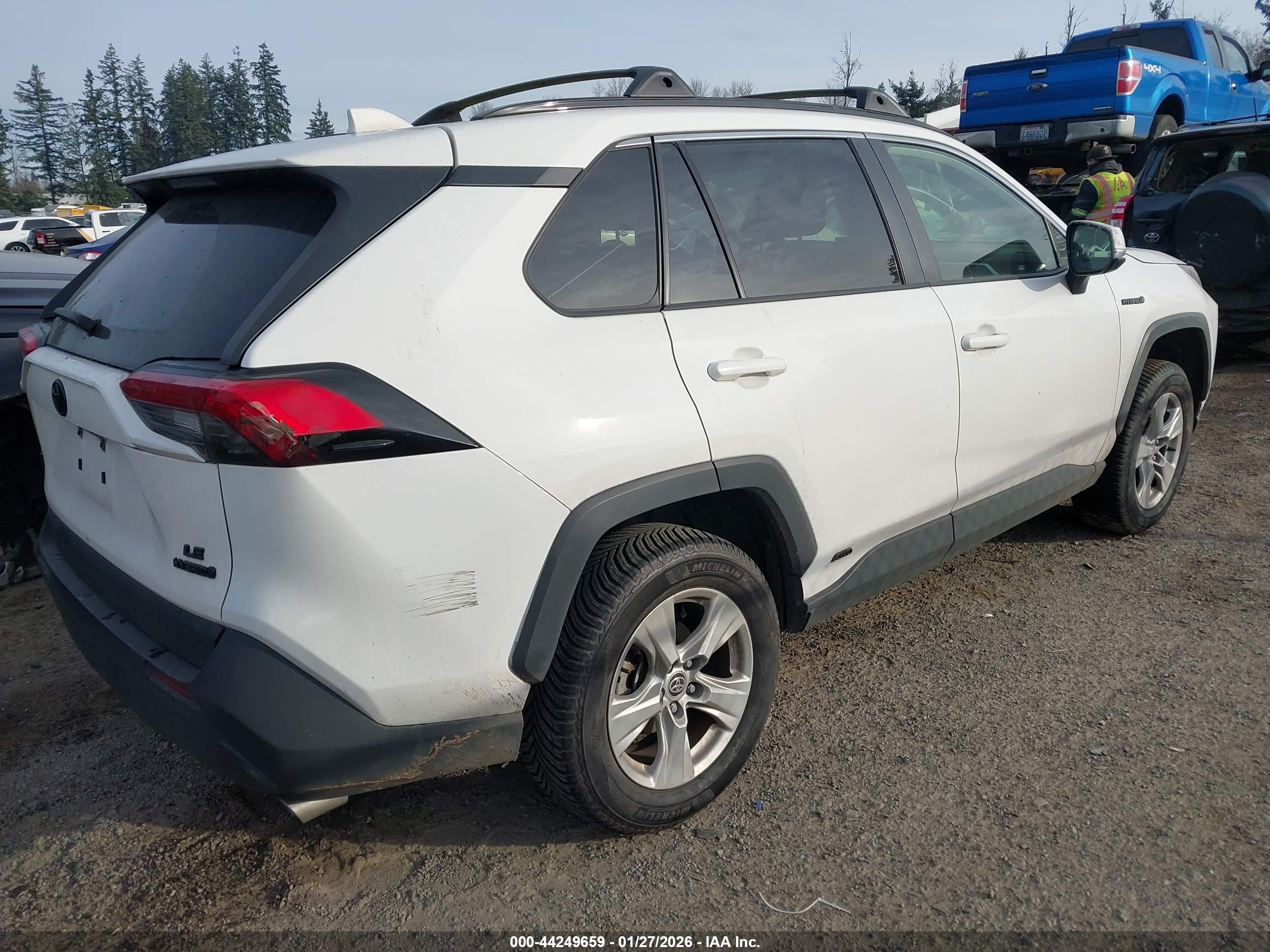 TOYOTA RAV4 image 4