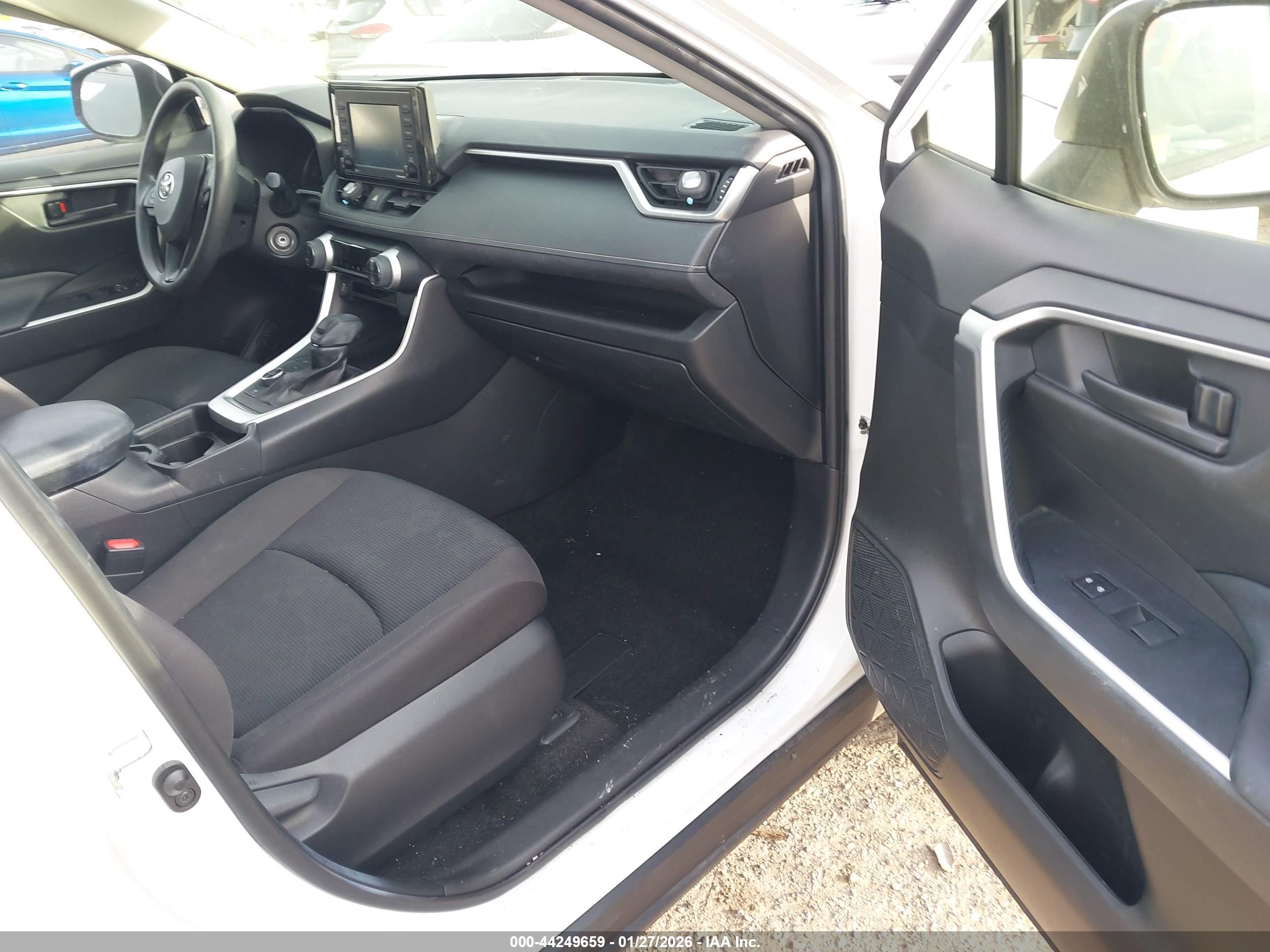 TOYOTA RAV4 image 5