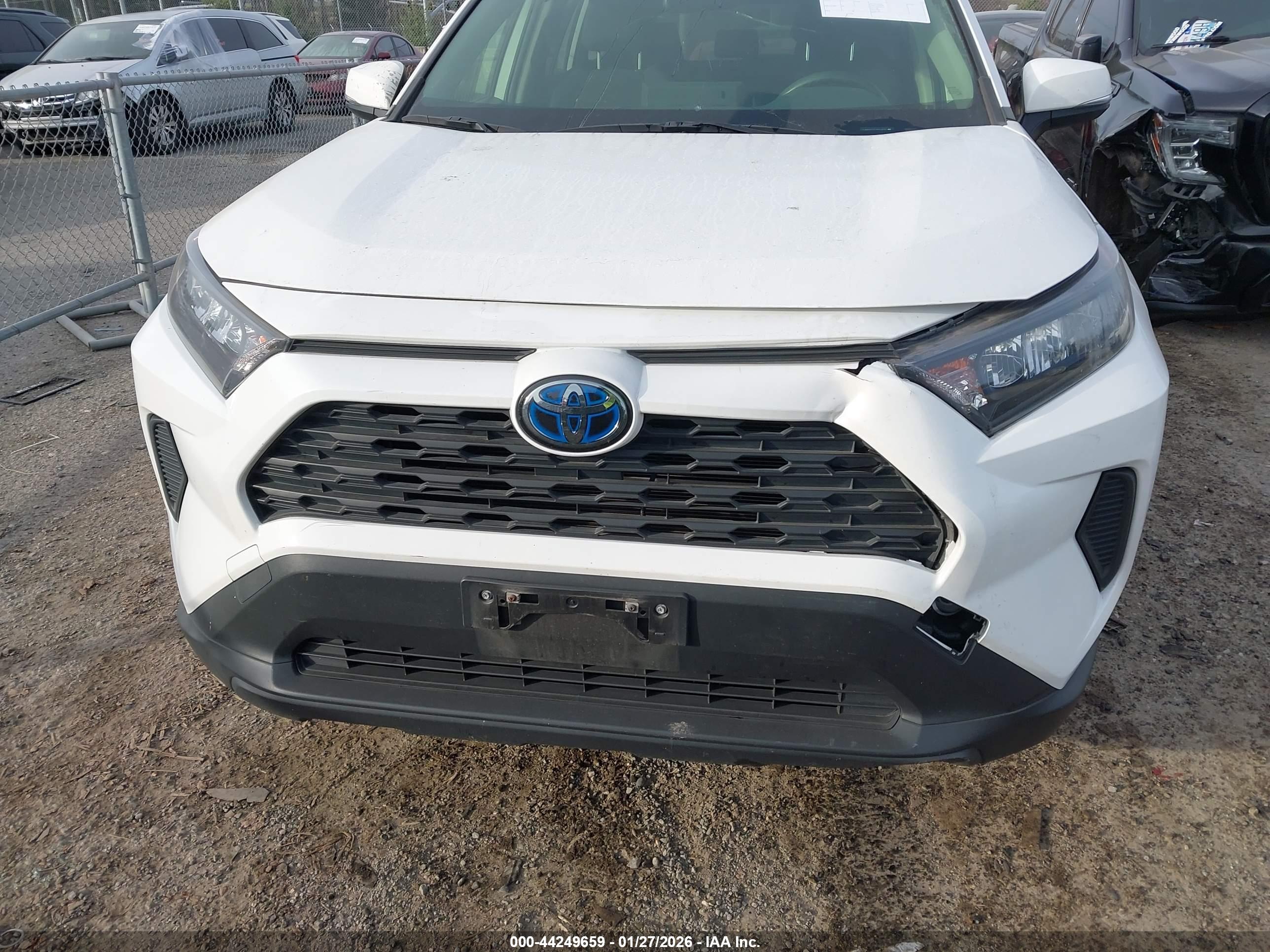 TOYOTA RAV4 image 6