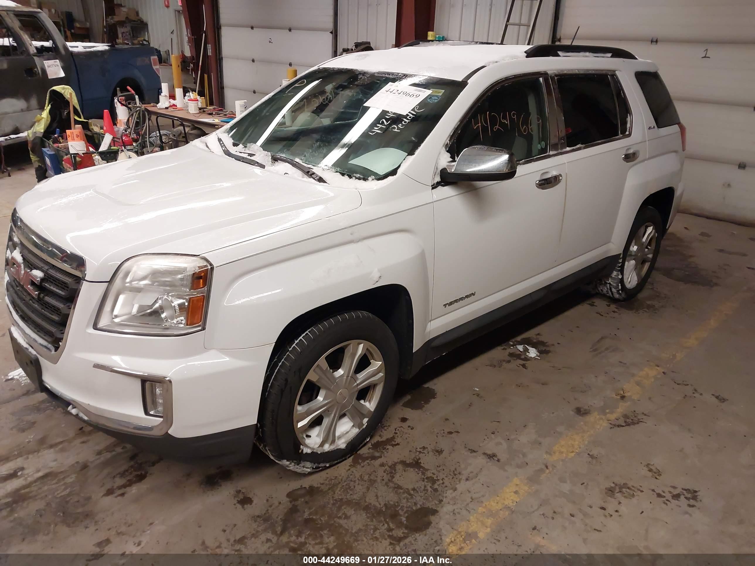 GMC TERRAIN image 2