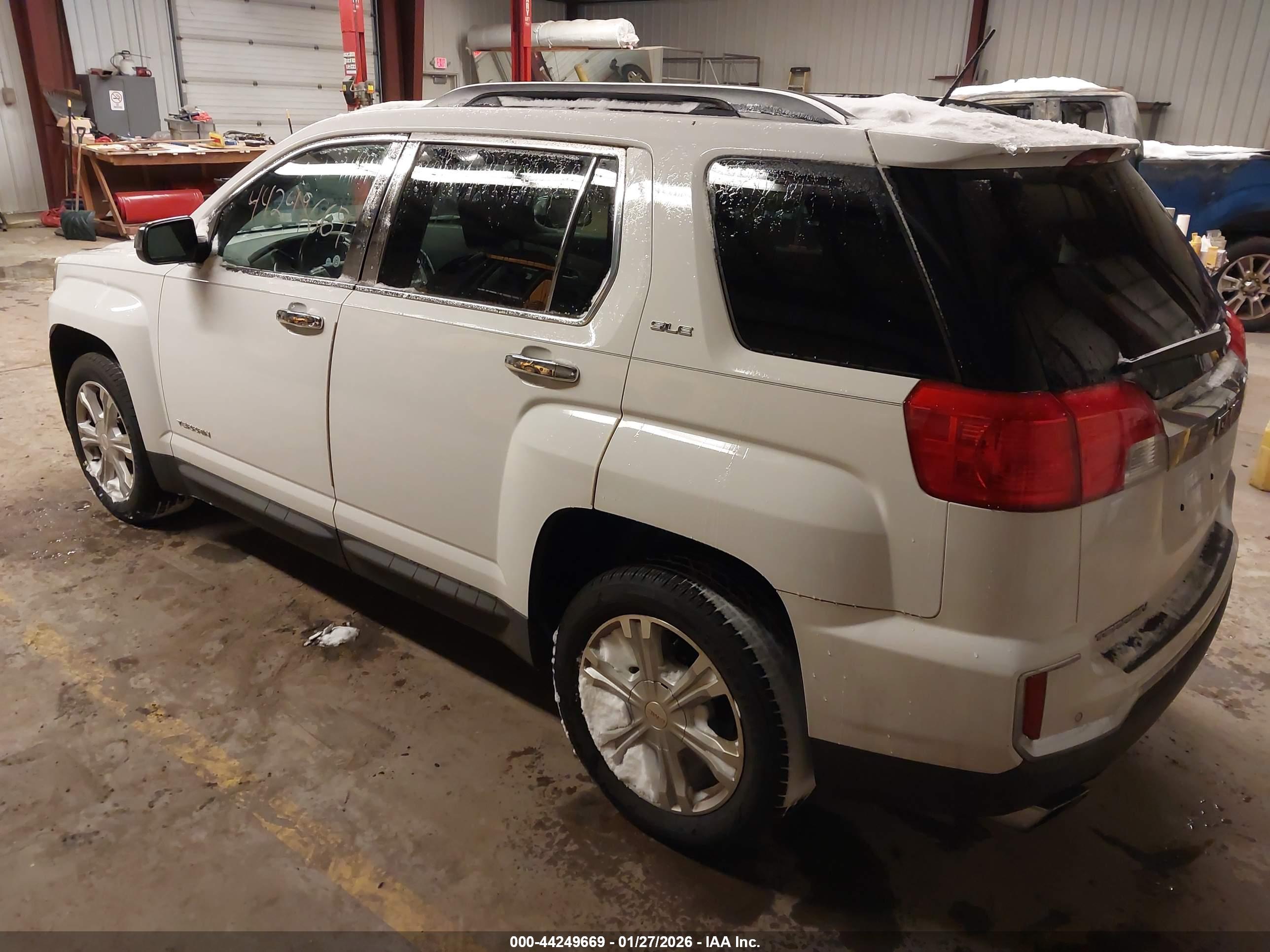 GMC TERRAIN image 3