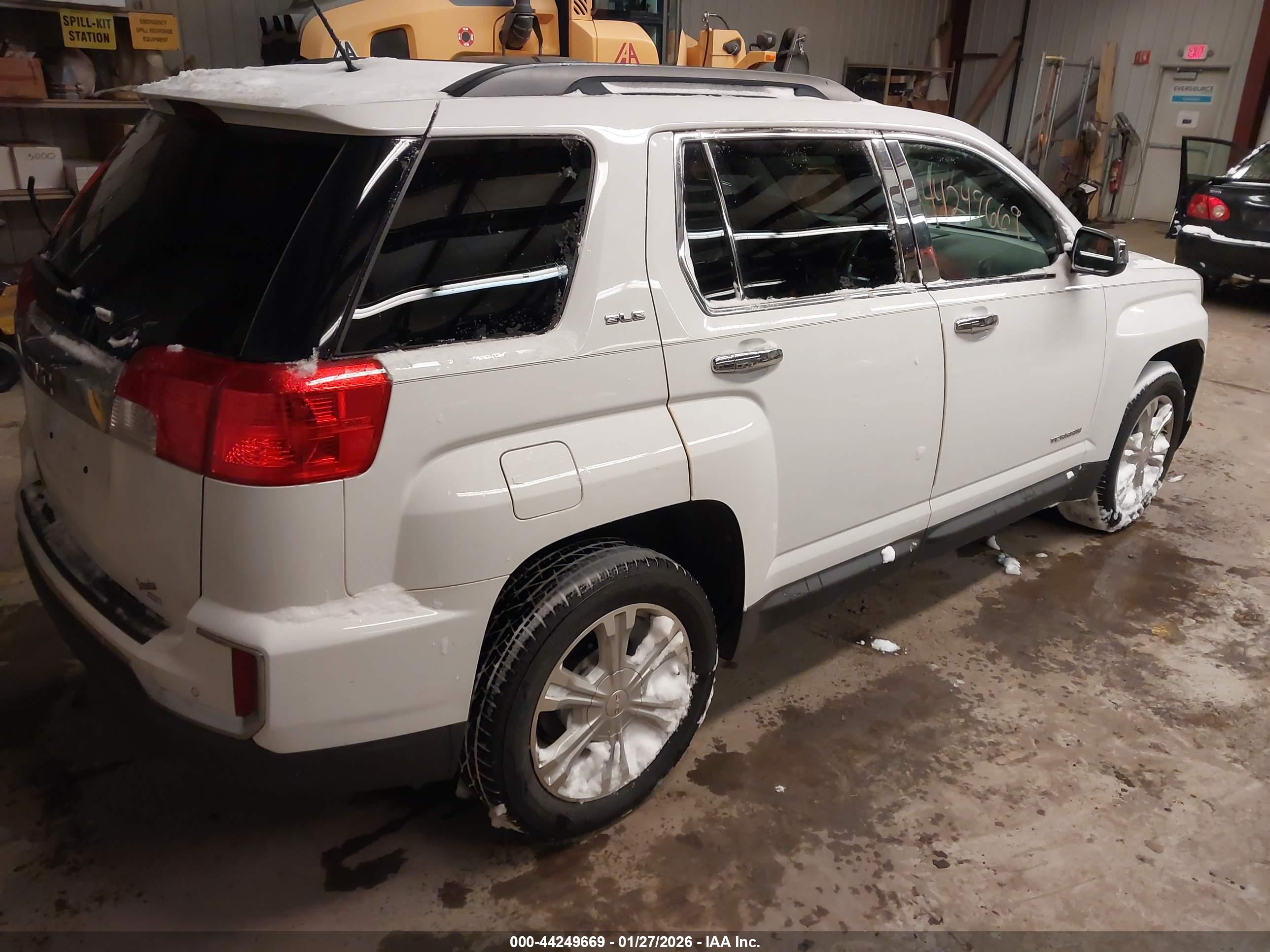 GMC TERRAIN image 4