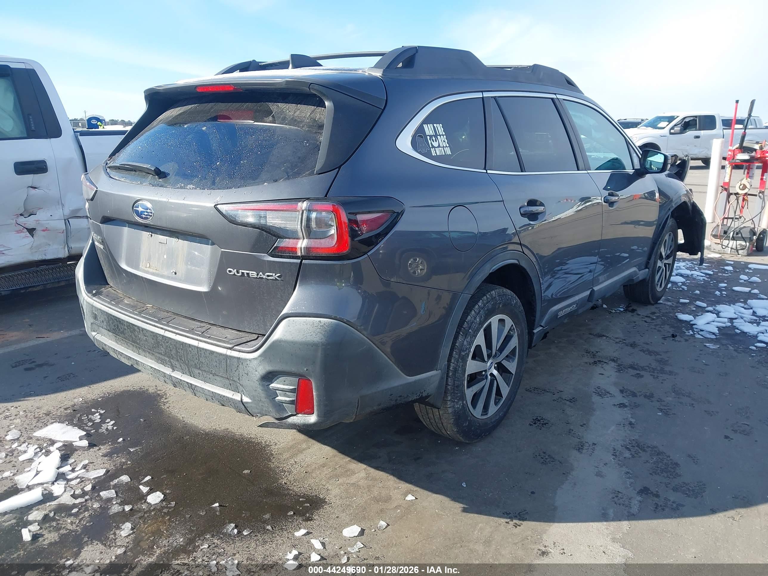 SUBARU OUTBACK image 4
