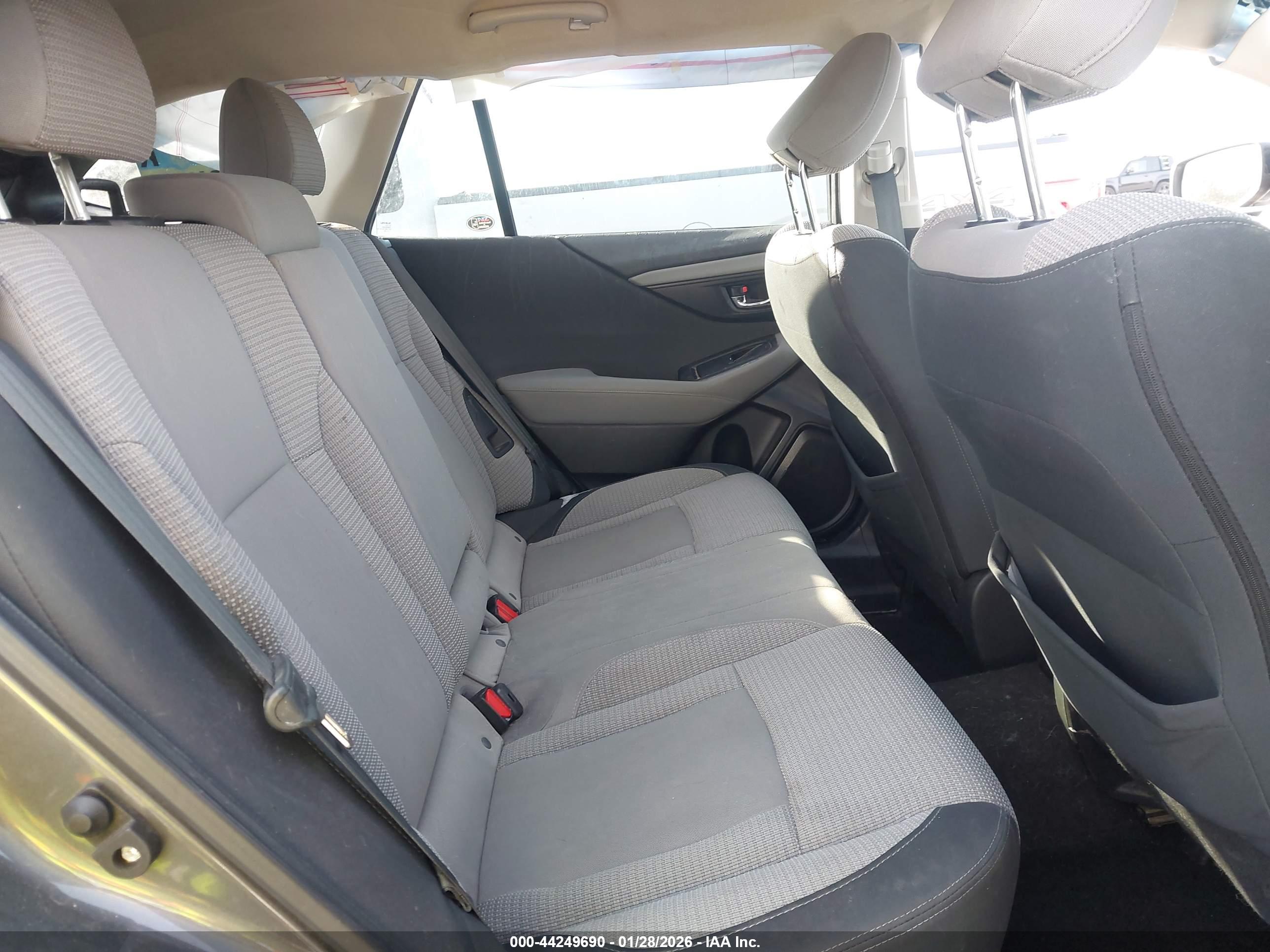 SUBARU OUTBACK image 8
