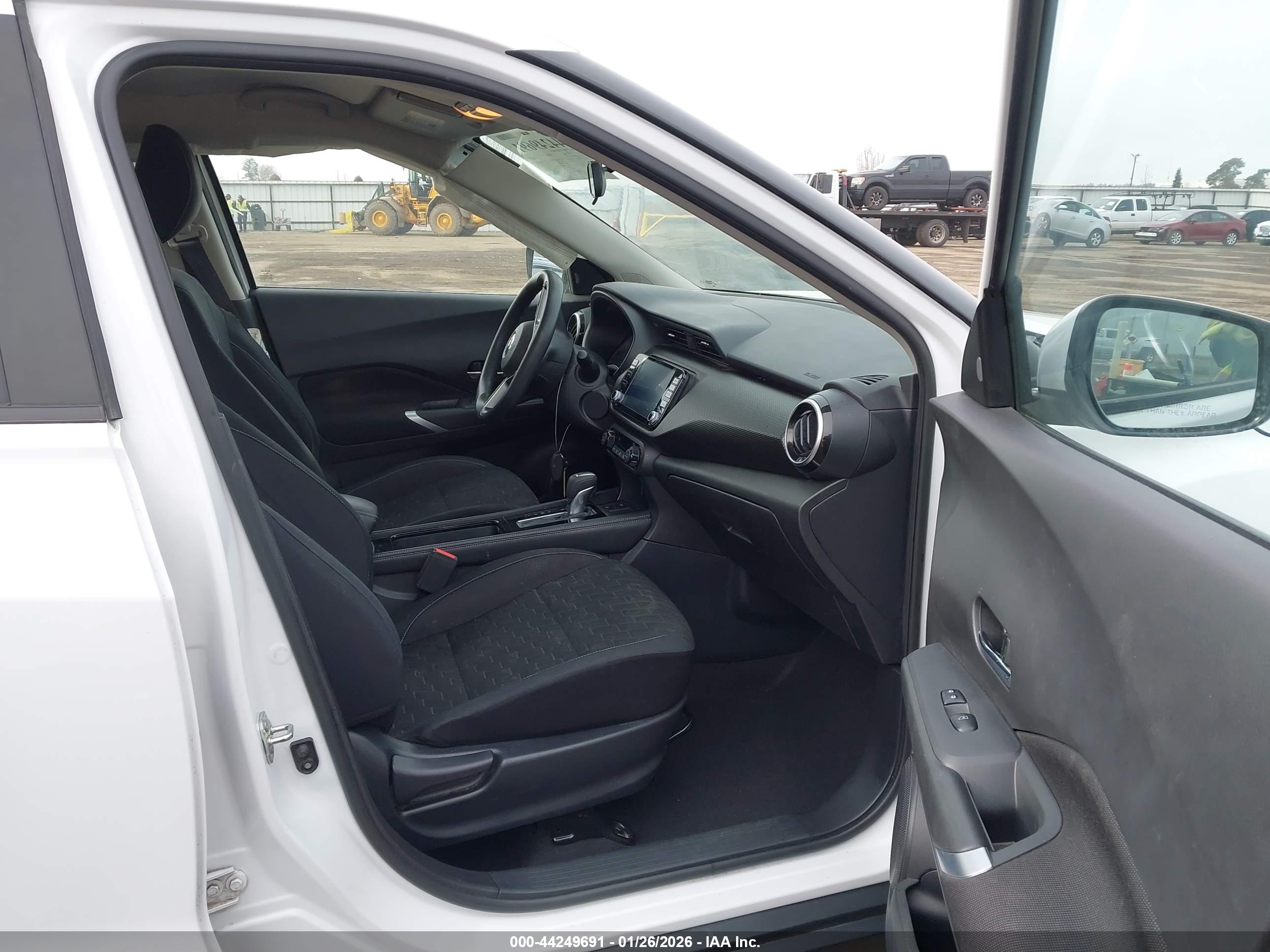 NISSAN KICKS image 5
