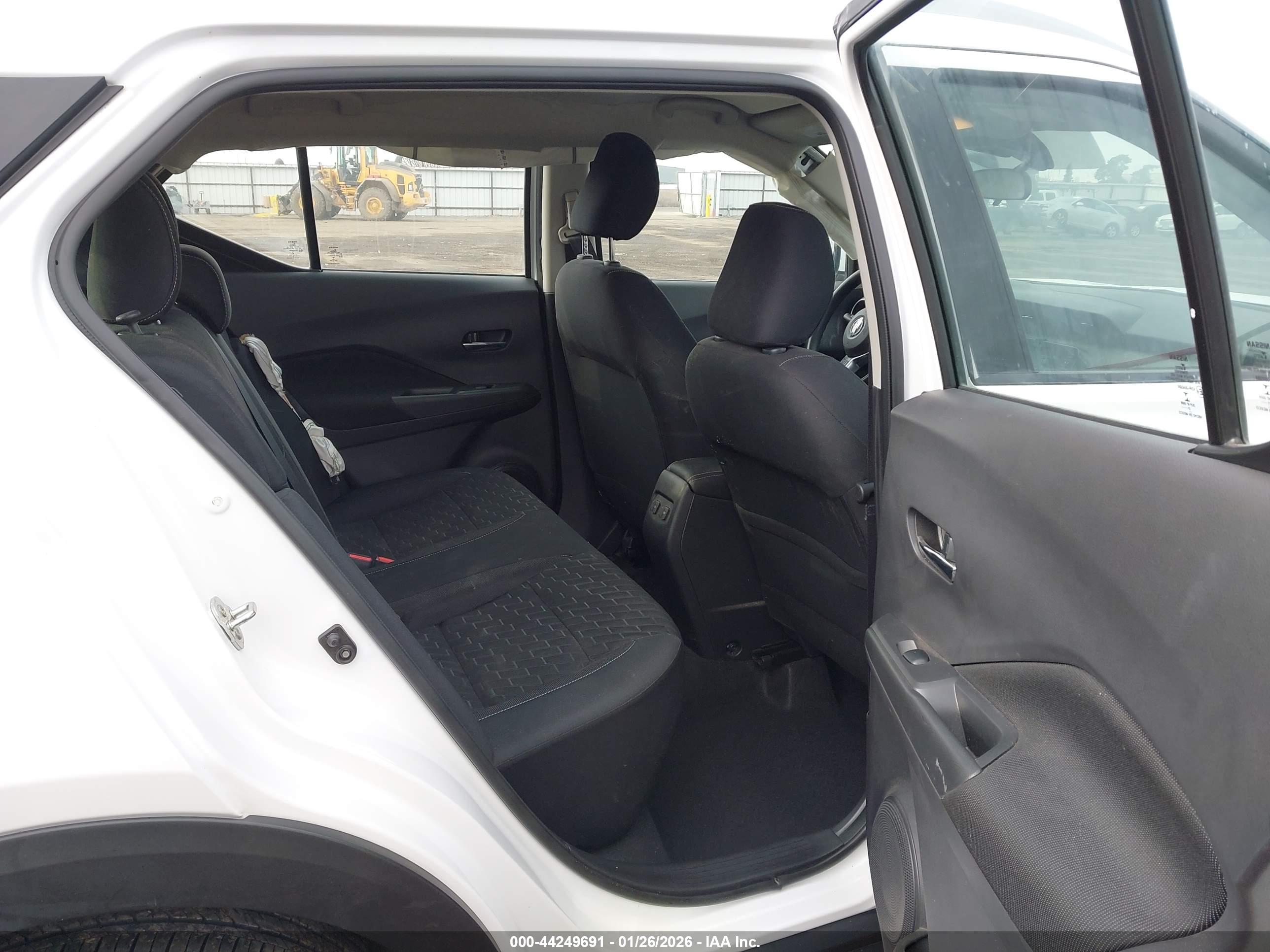 NISSAN KICKS image 8