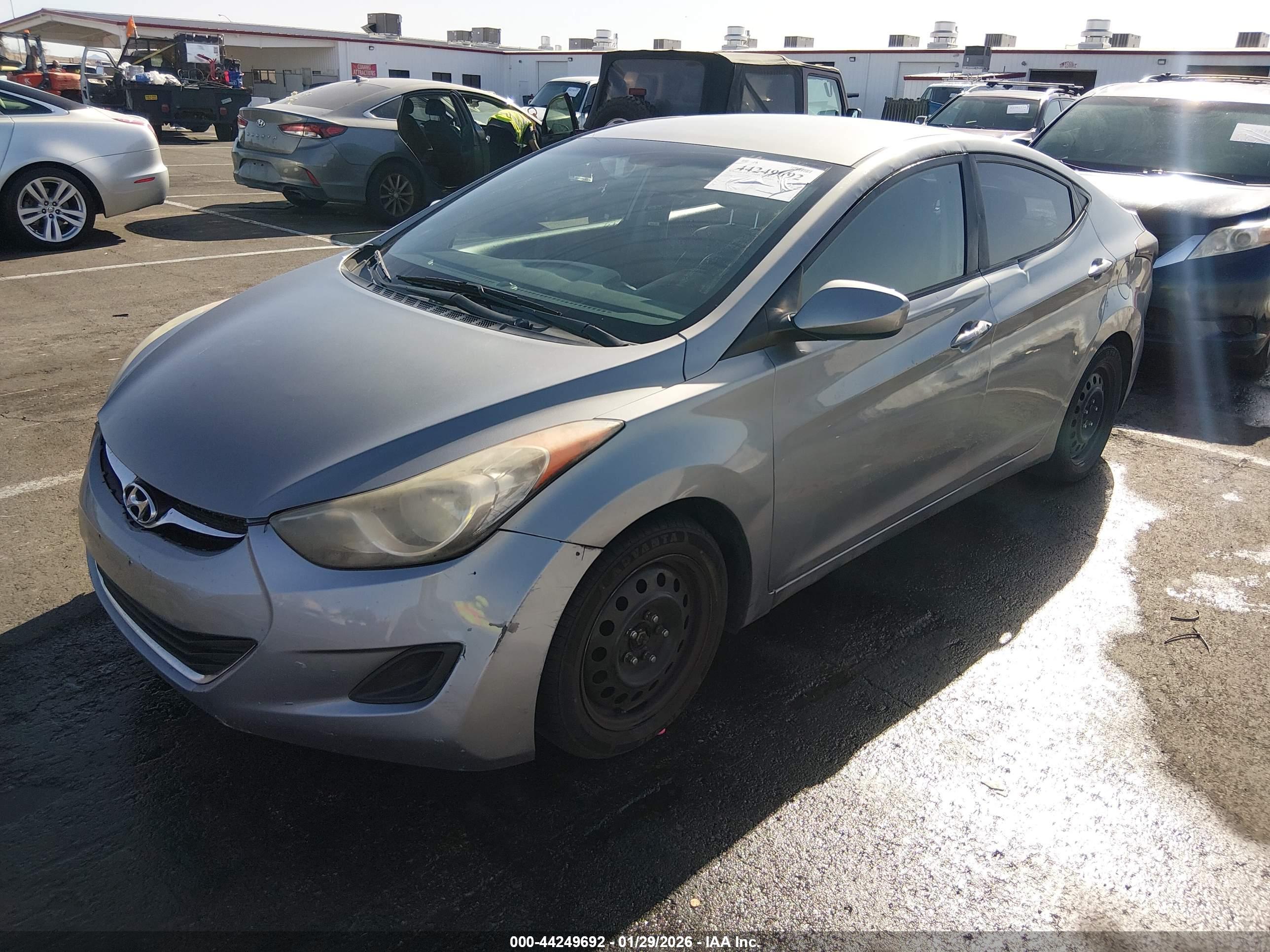 HYUNDAI ELANTRA image 2