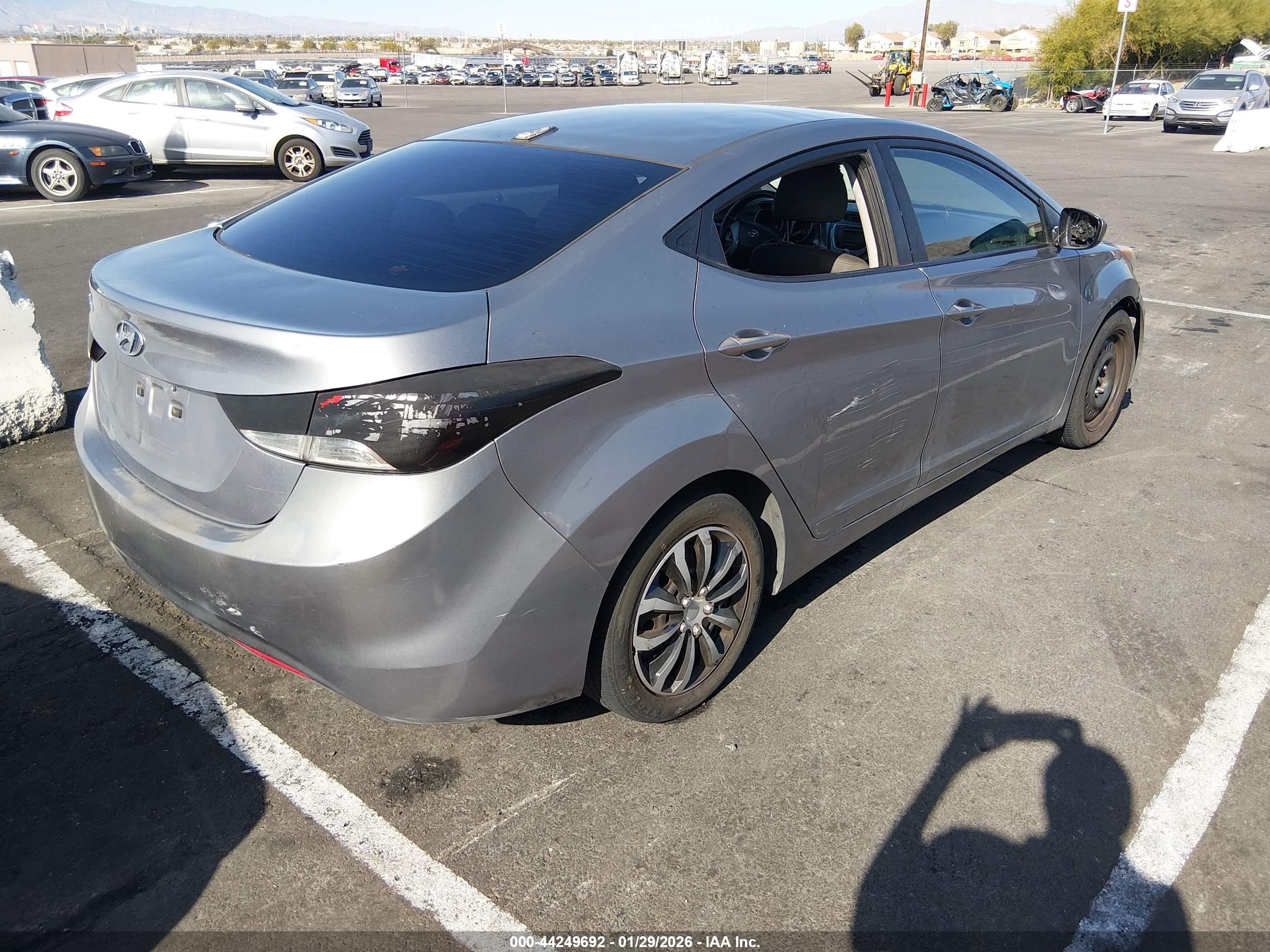 HYUNDAI ELANTRA image 4