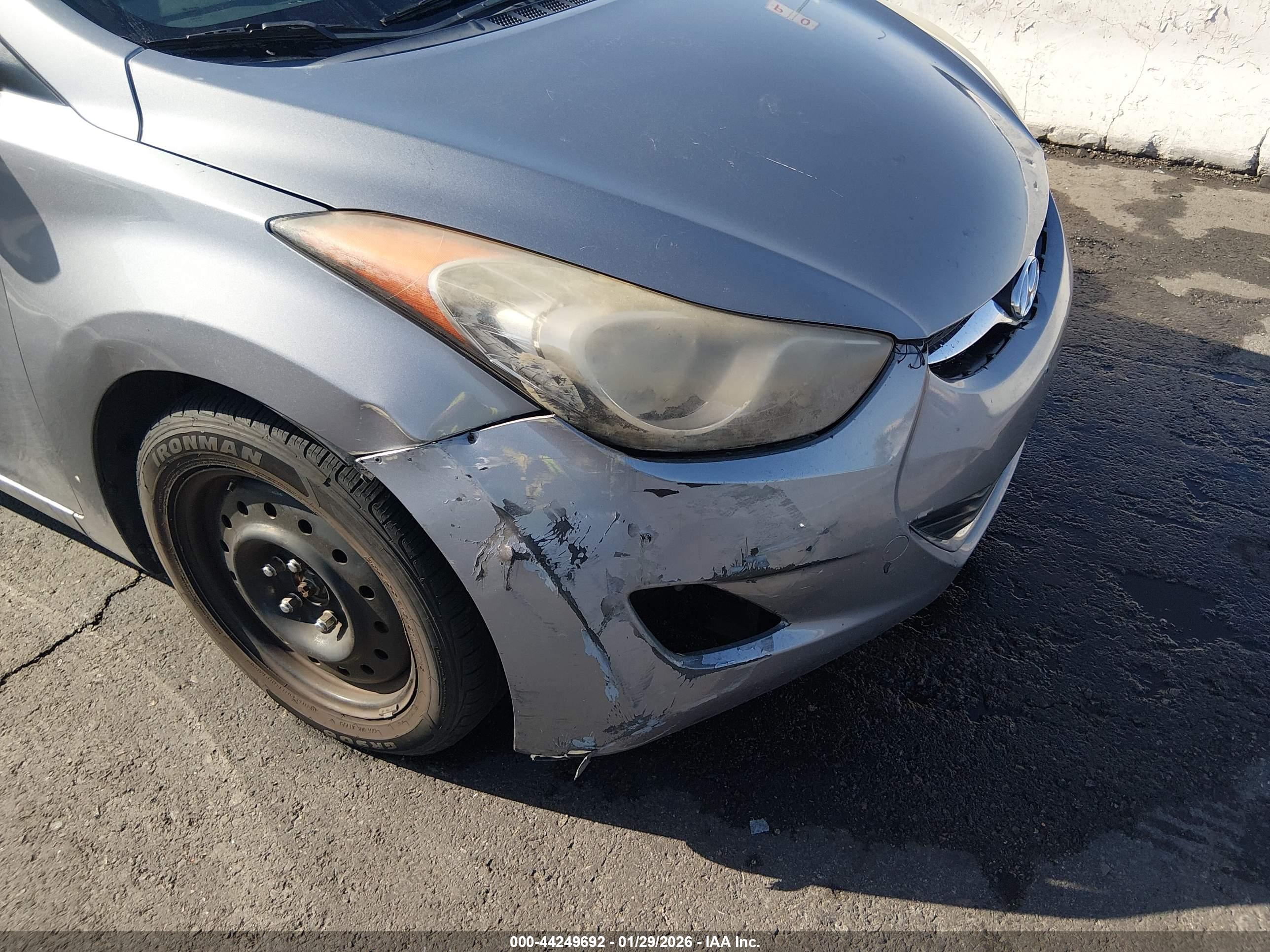HYUNDAI ELANTRA image 6