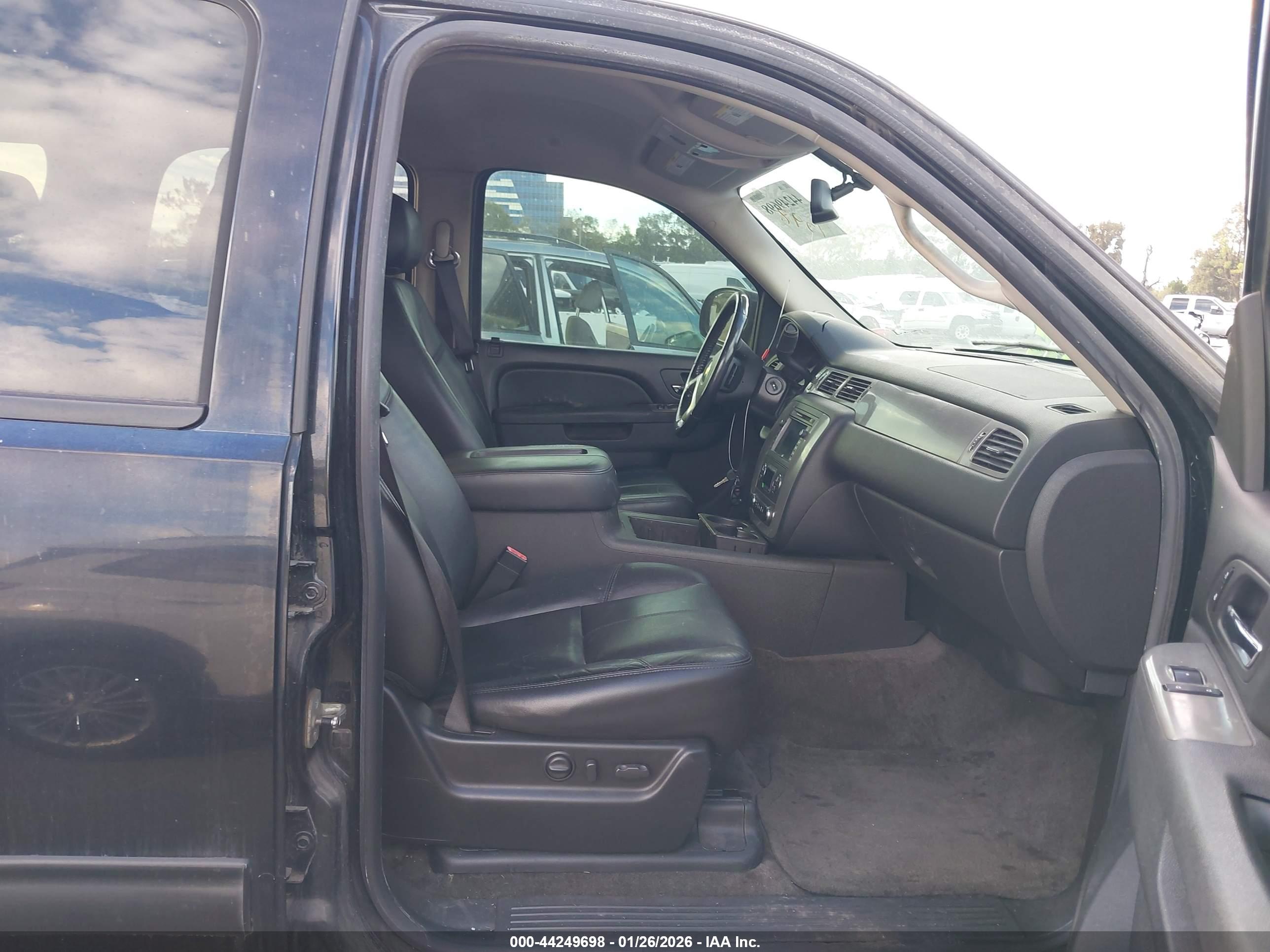 CHEVROLET TAHOE image 5