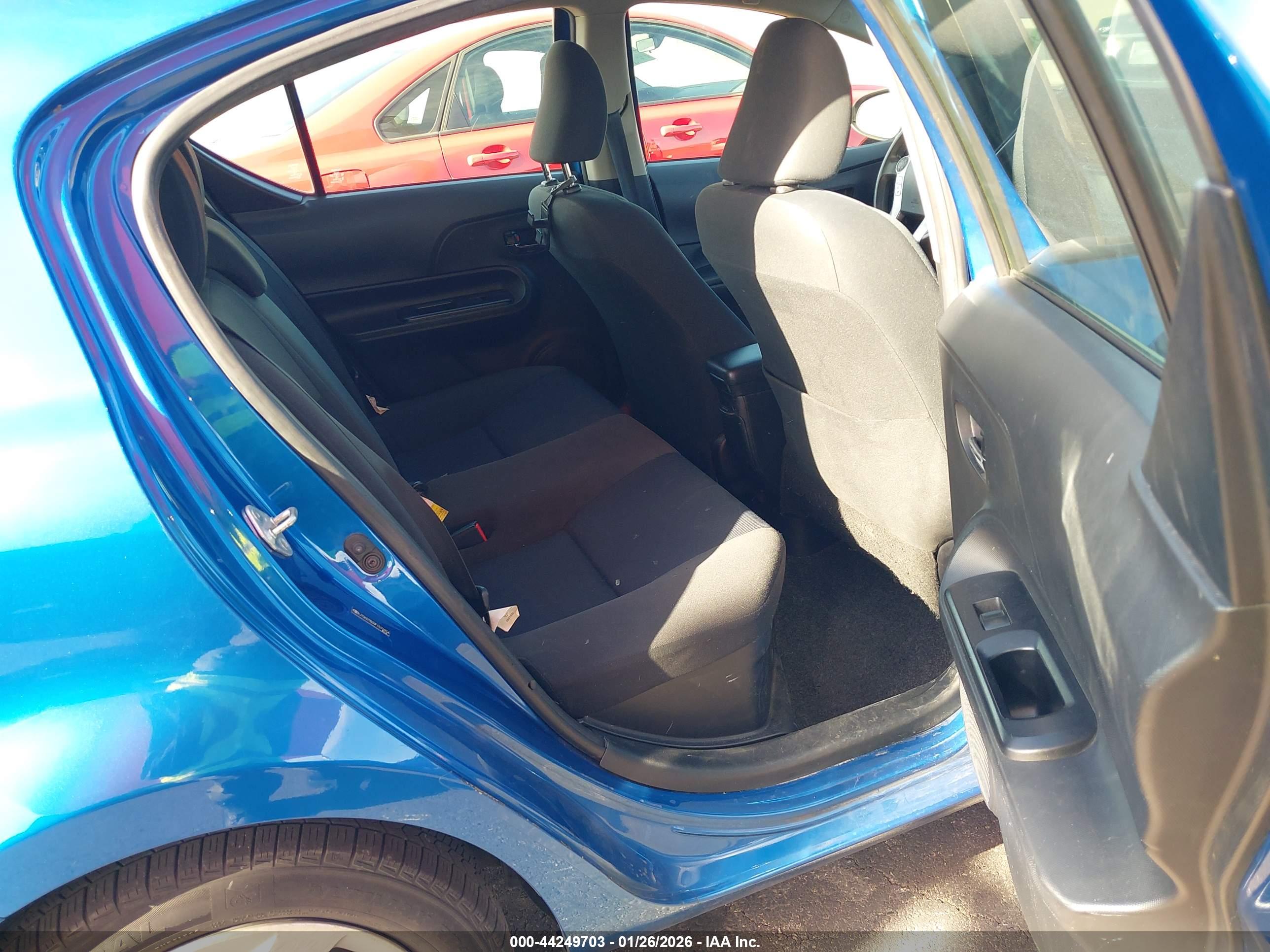 TOYOTA PRIUS image 8