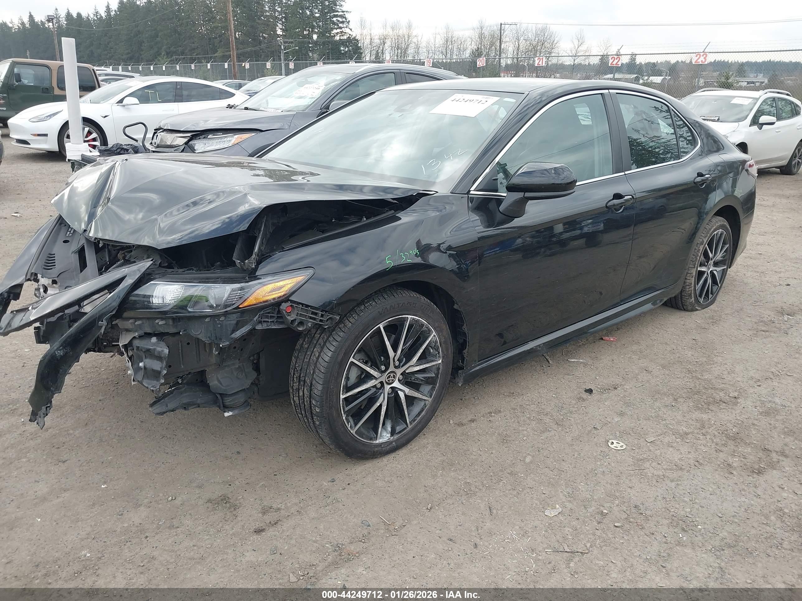 TOYOTA CAMRY image 2