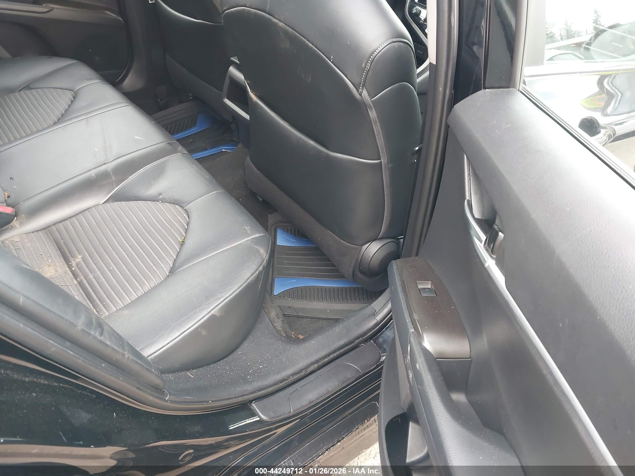 TOYOTA CAMRY image 8