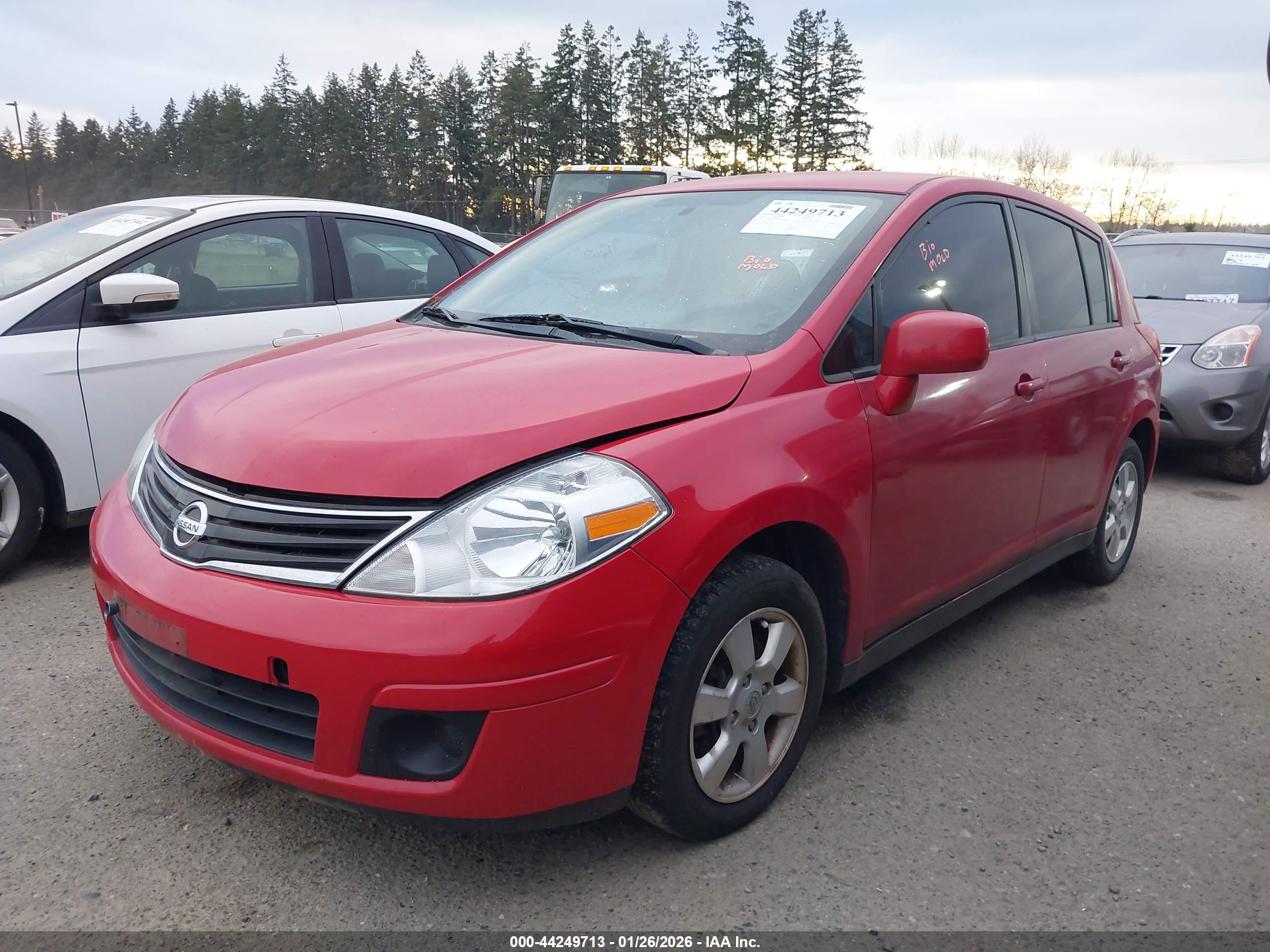 NISSAN VERSA image 2