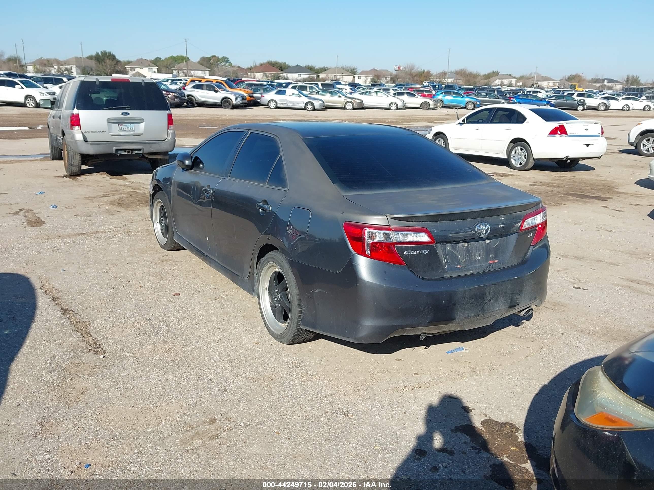 TOYOTA CAMRY image 3