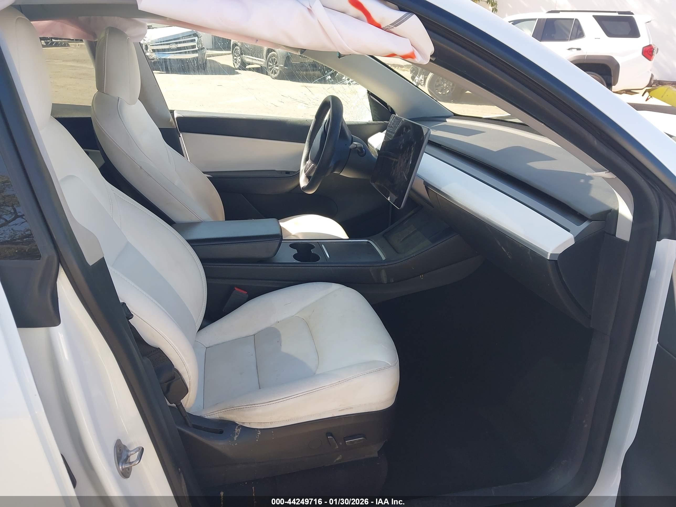 TESLA MODEL image 5