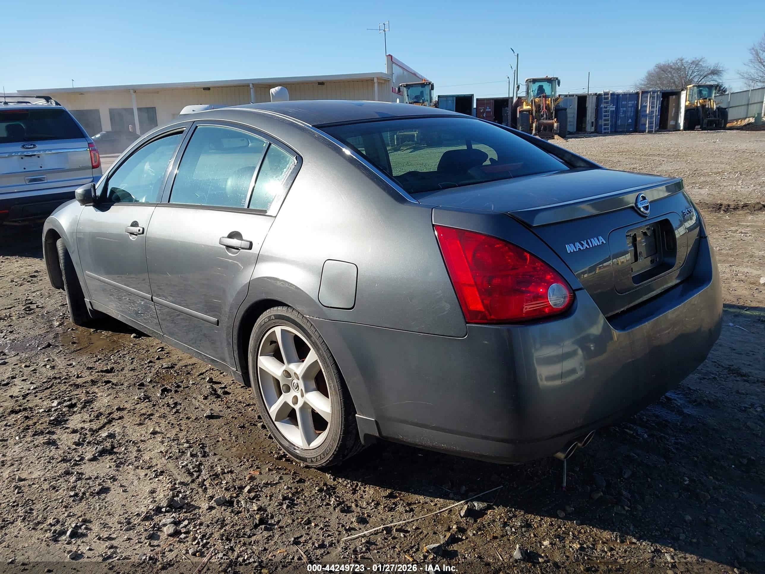 NISSAN MAXIMA image 3