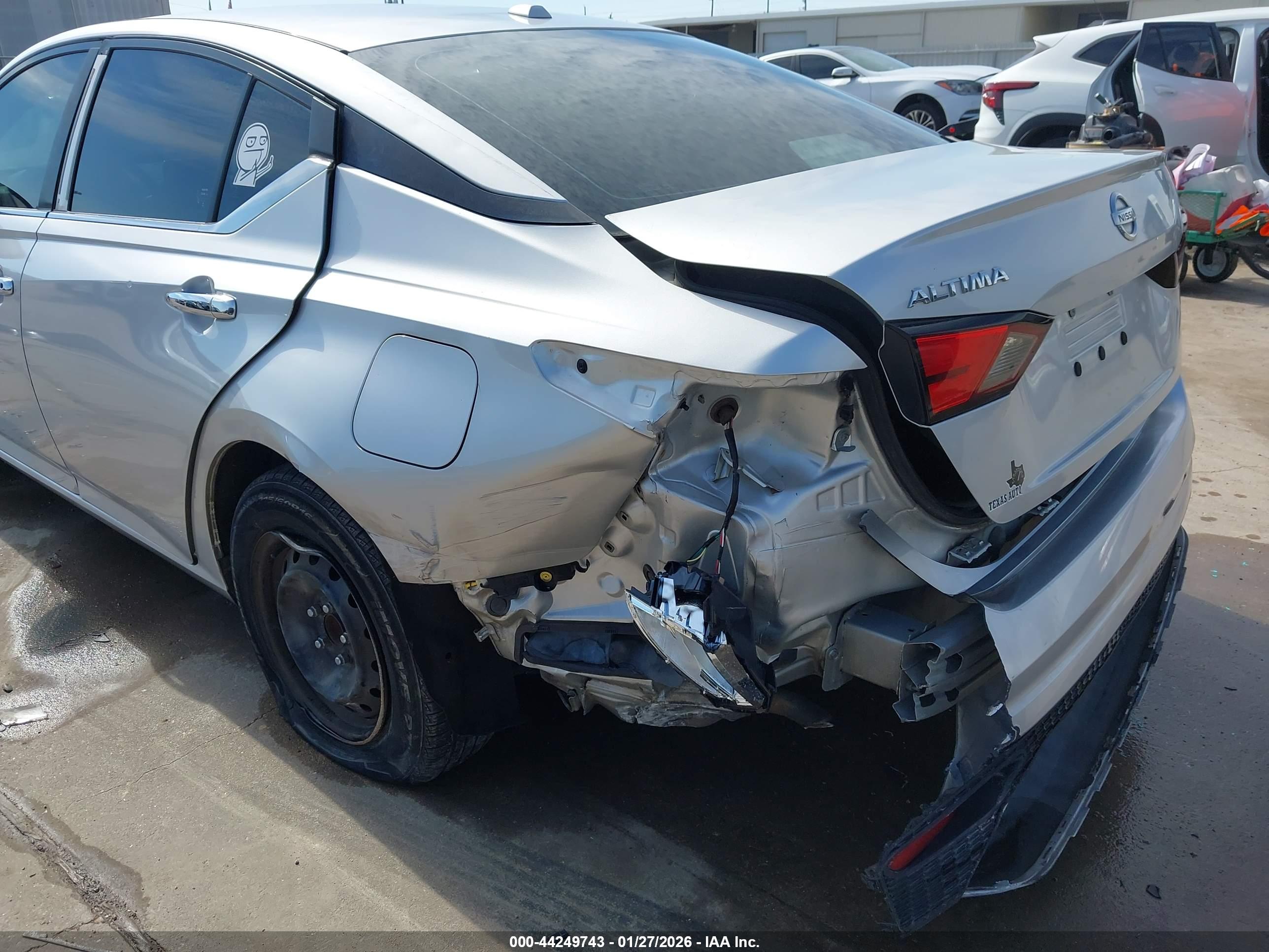 NISSAN ALTIMA image 6