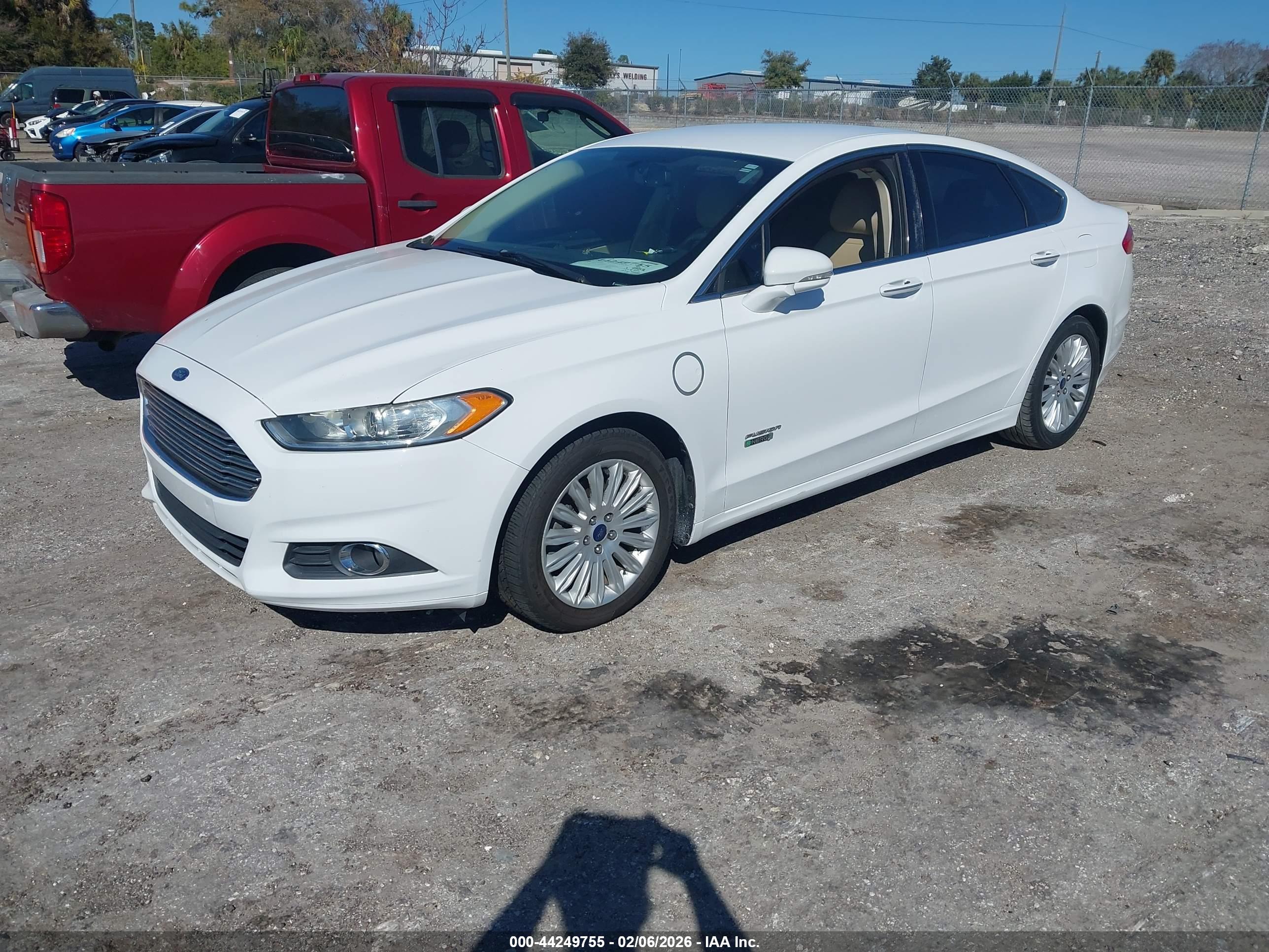 FORD FUSION image 2