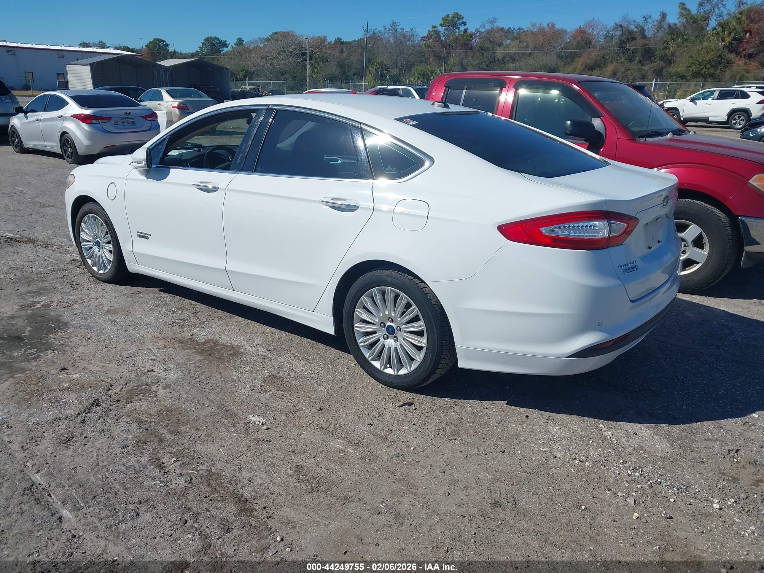 FORD FUSION image 3