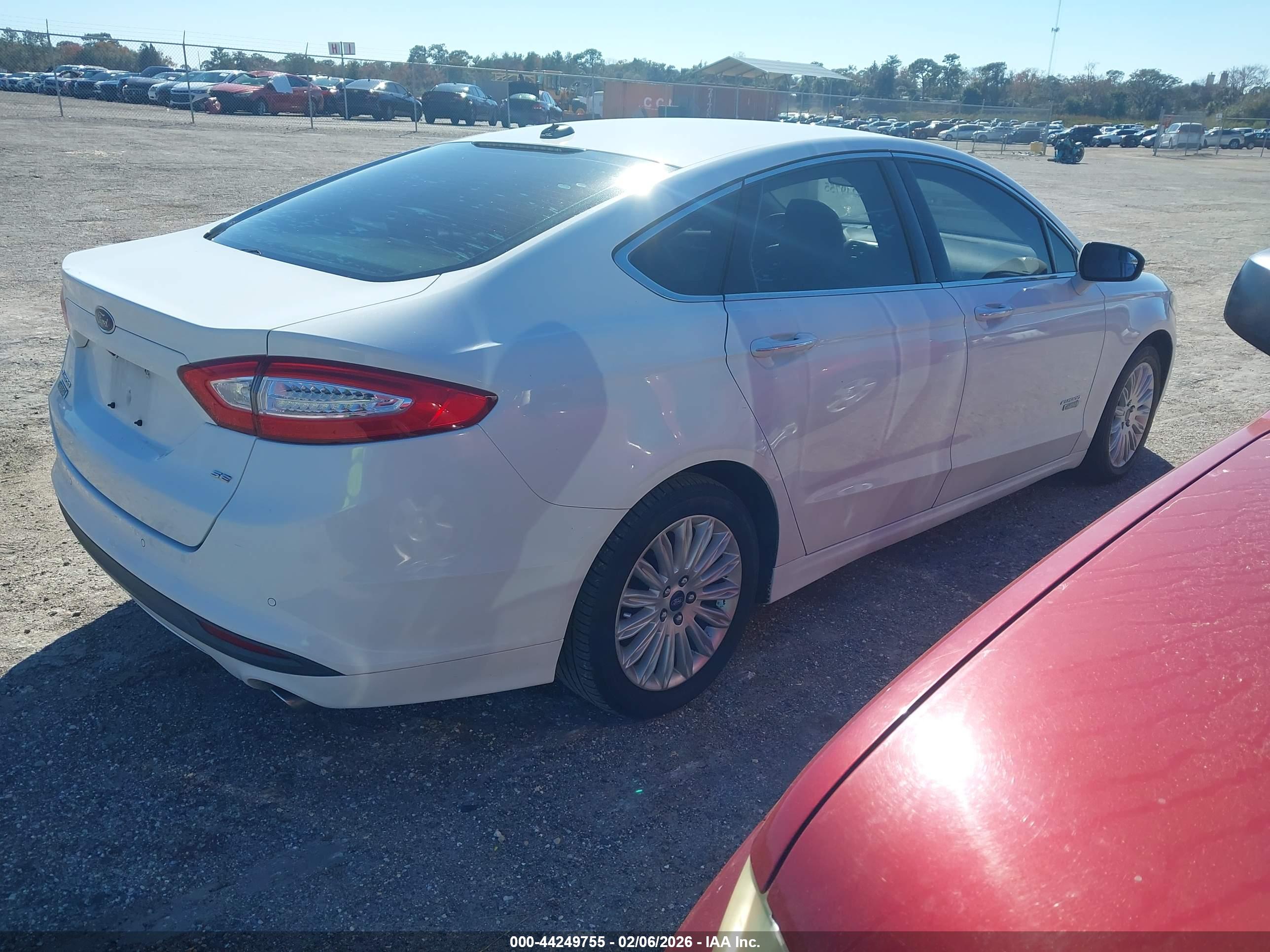 FORD FUSION image 4