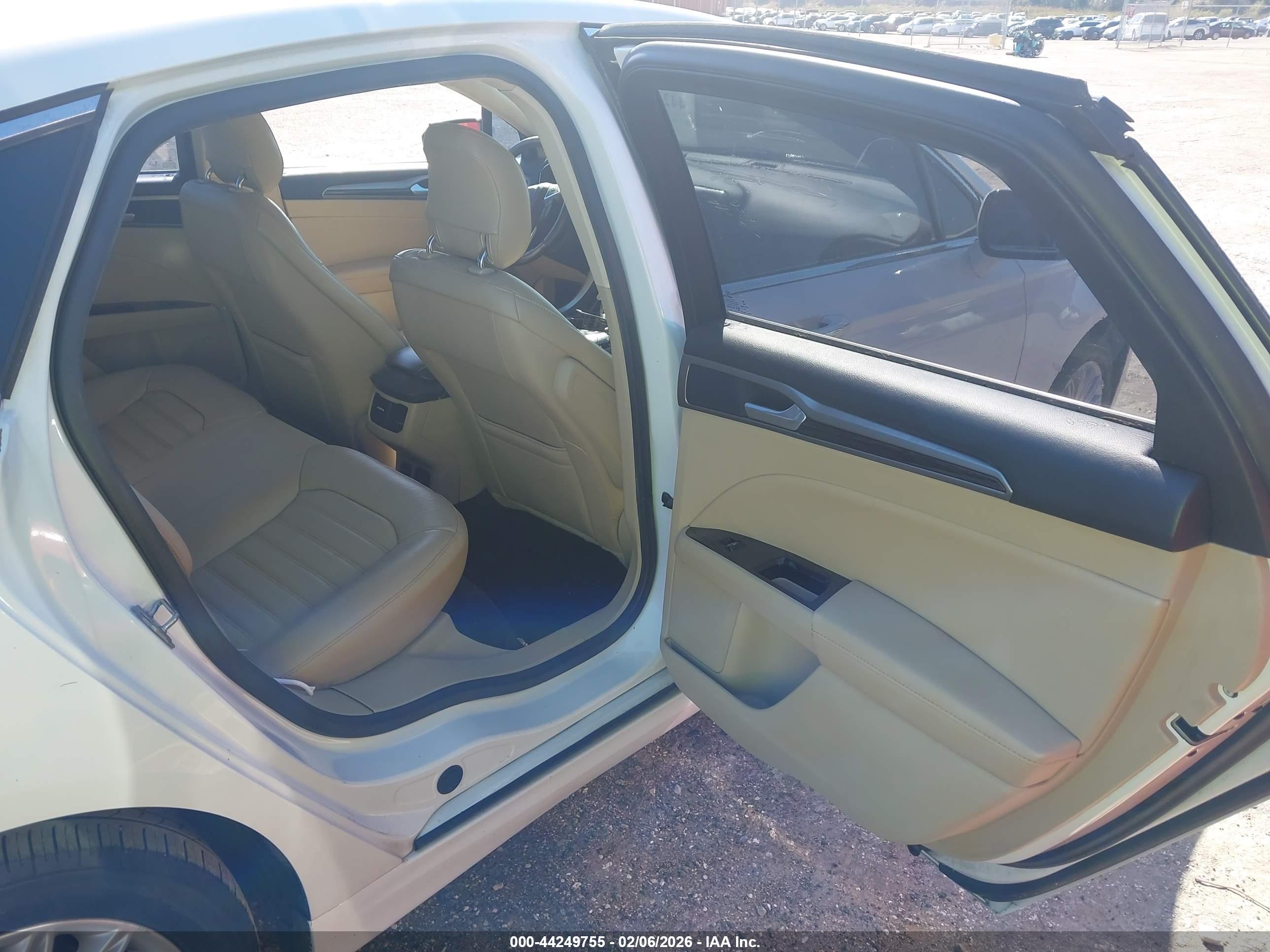 FORD FUSION image 8