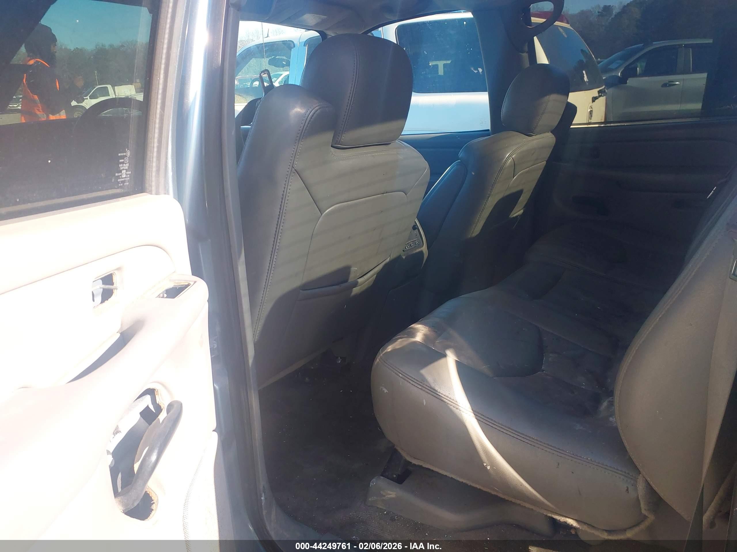 CHEVROLET SILVERADO image 8
