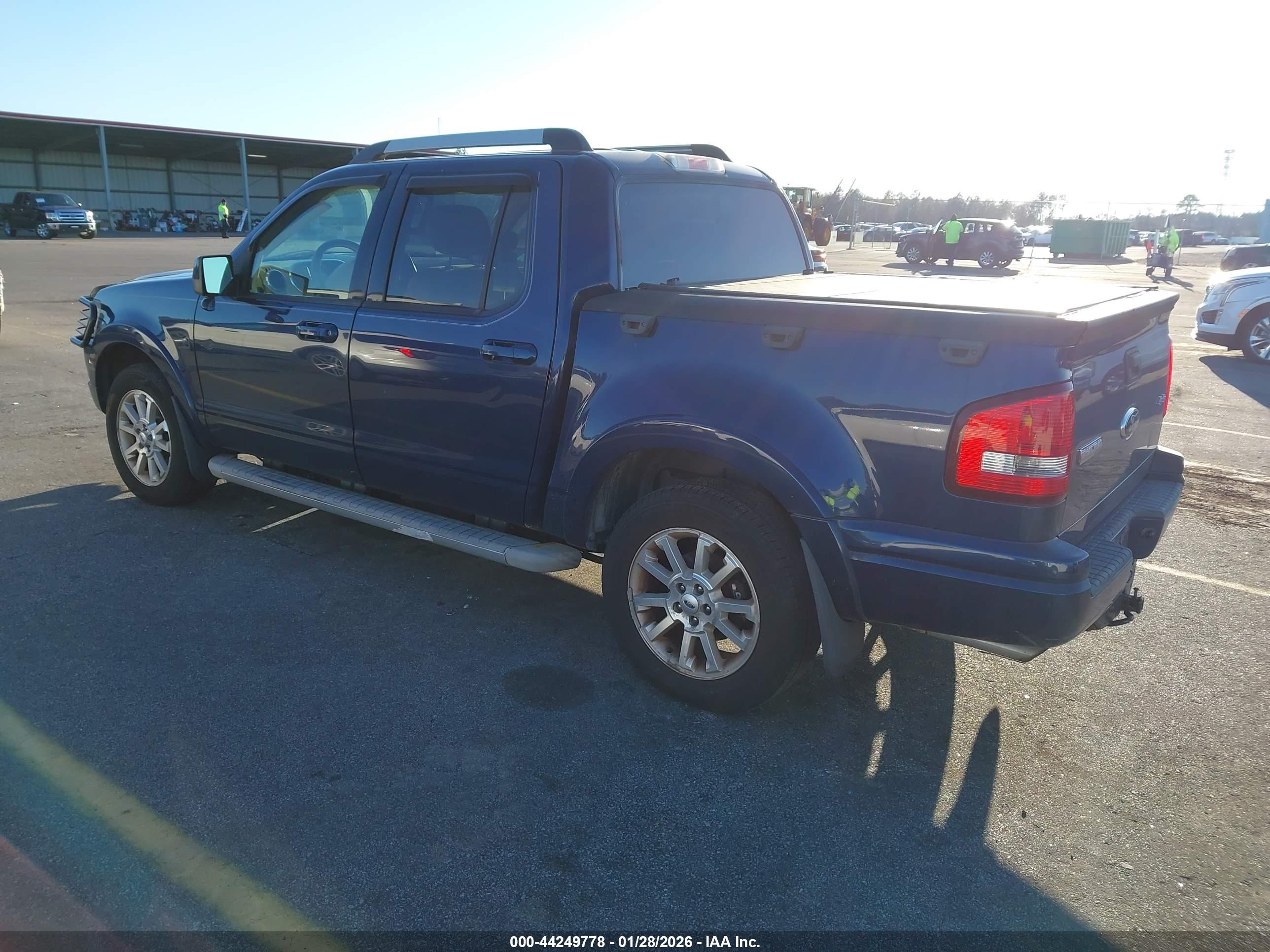 FORD EXPLORER image 3