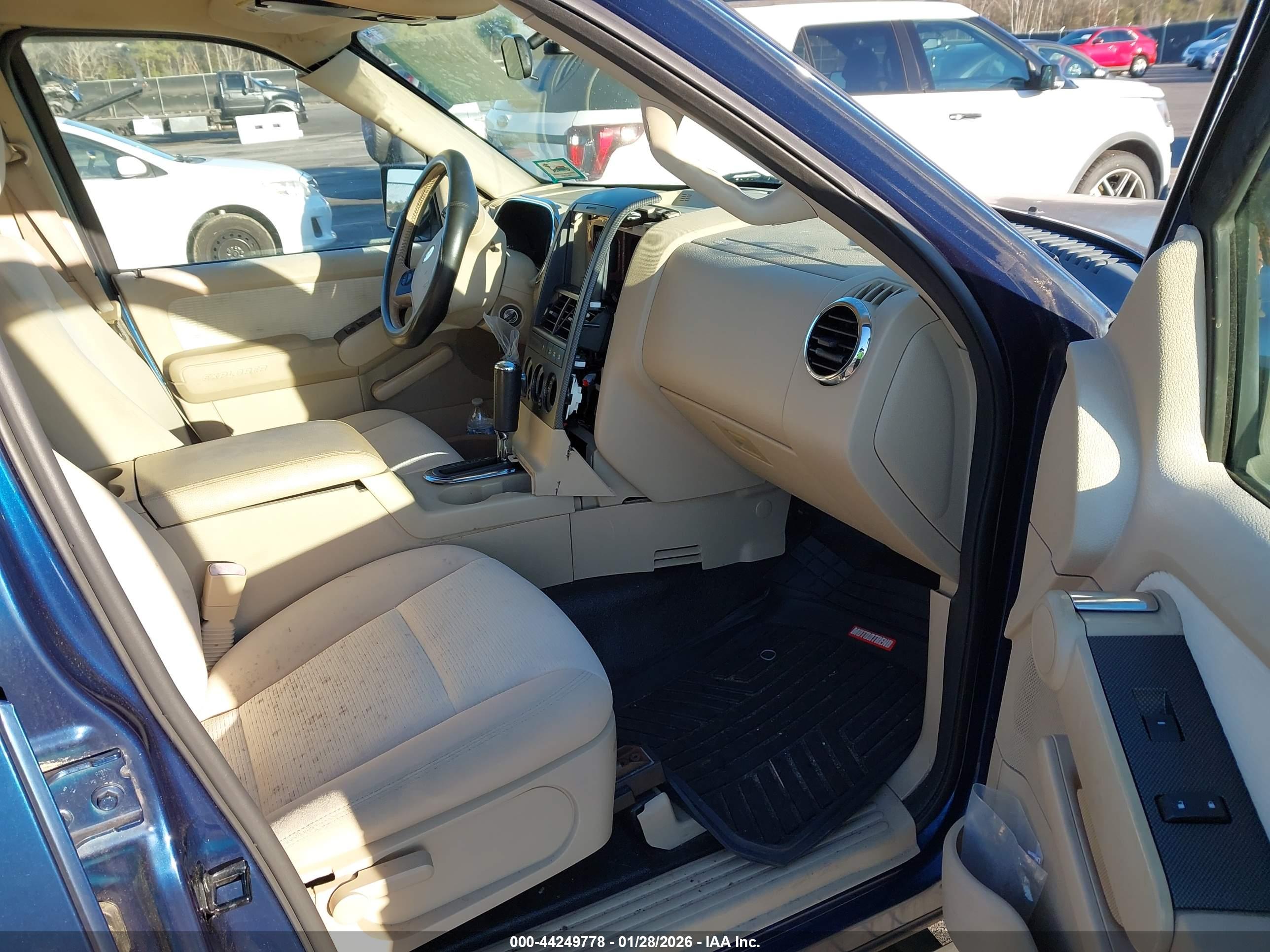 FORD EXPLORER image 5