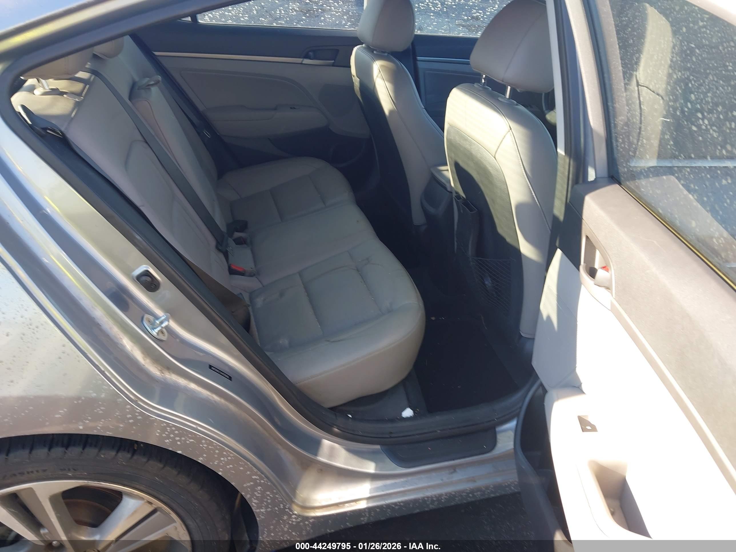 HYUNDAI ELANTRA image 8